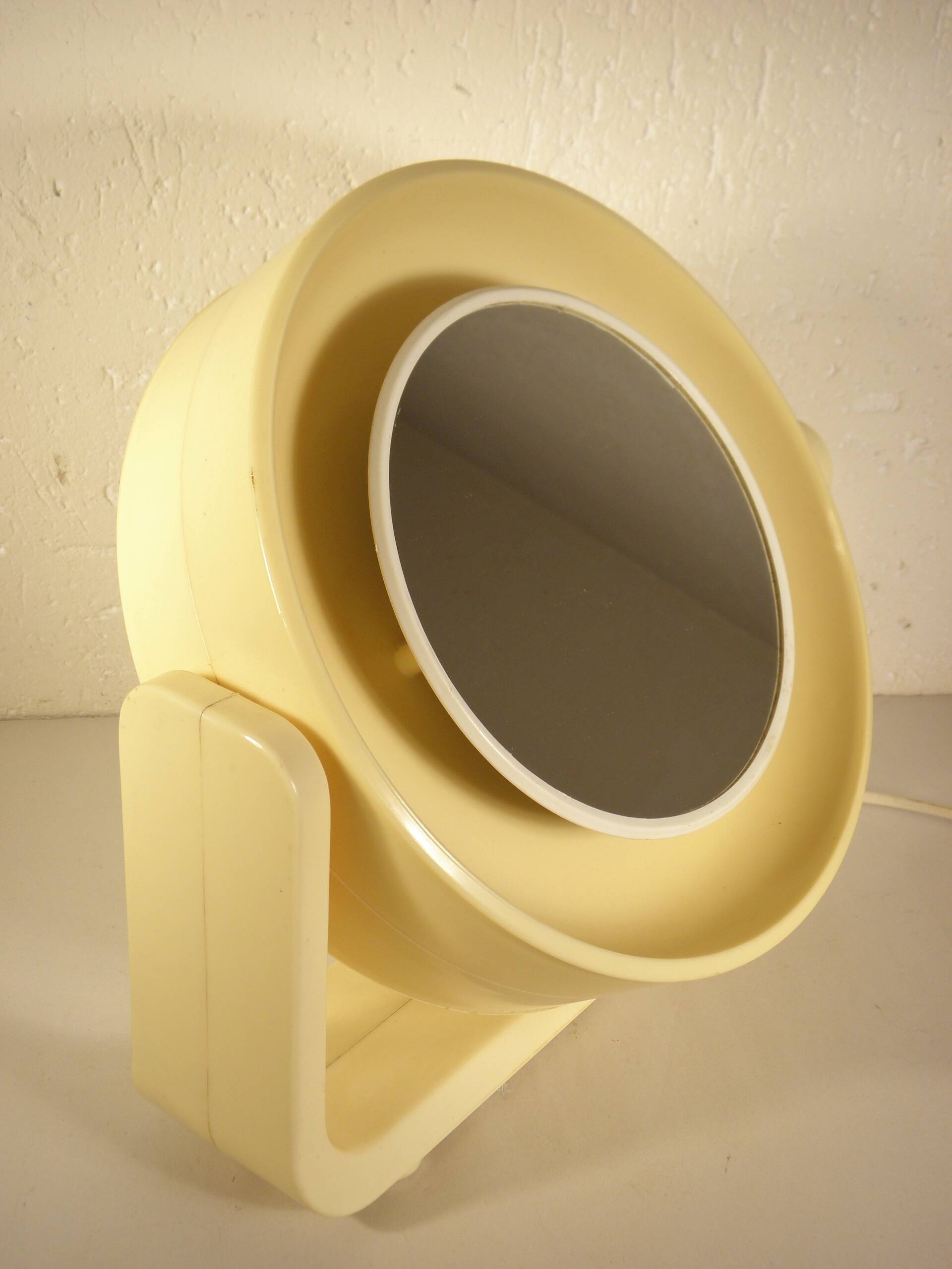 Swivel mirror design 70 years