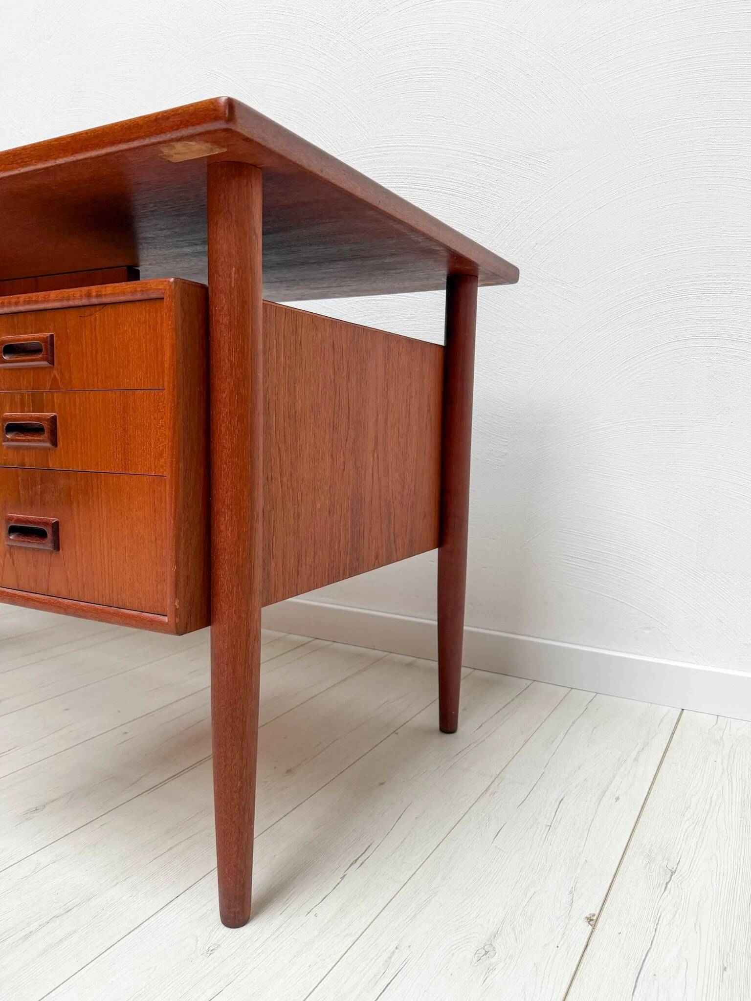 Bureau exécutif danois en teck, années 1960