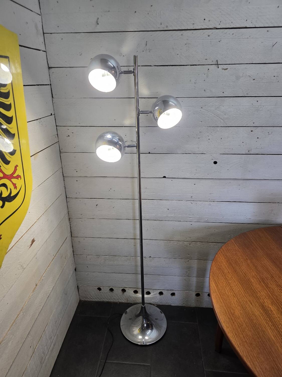 Vintage eyeball floor lamp with tulip base