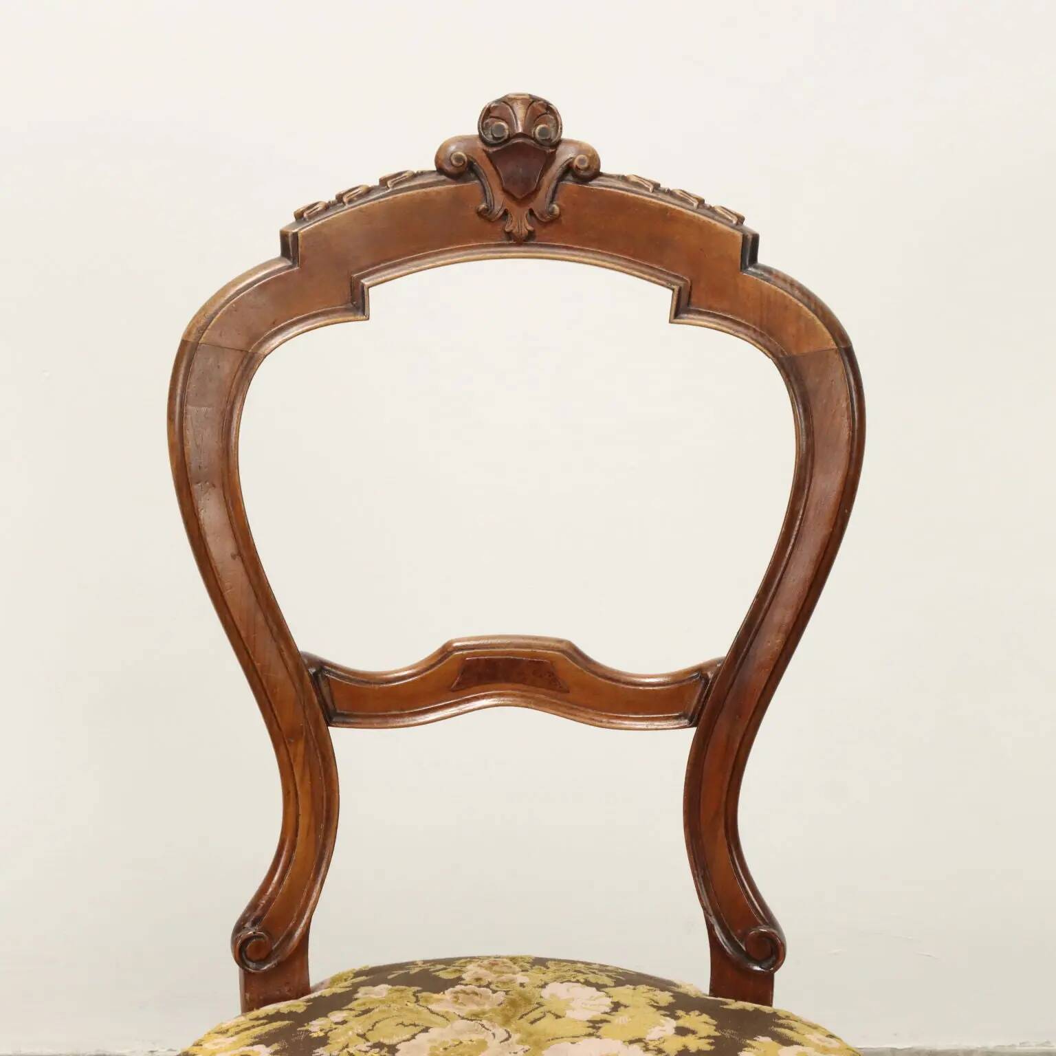 Chaises anciennes en noyer avec assise rembourrée, décoration florale, XIXe siècle