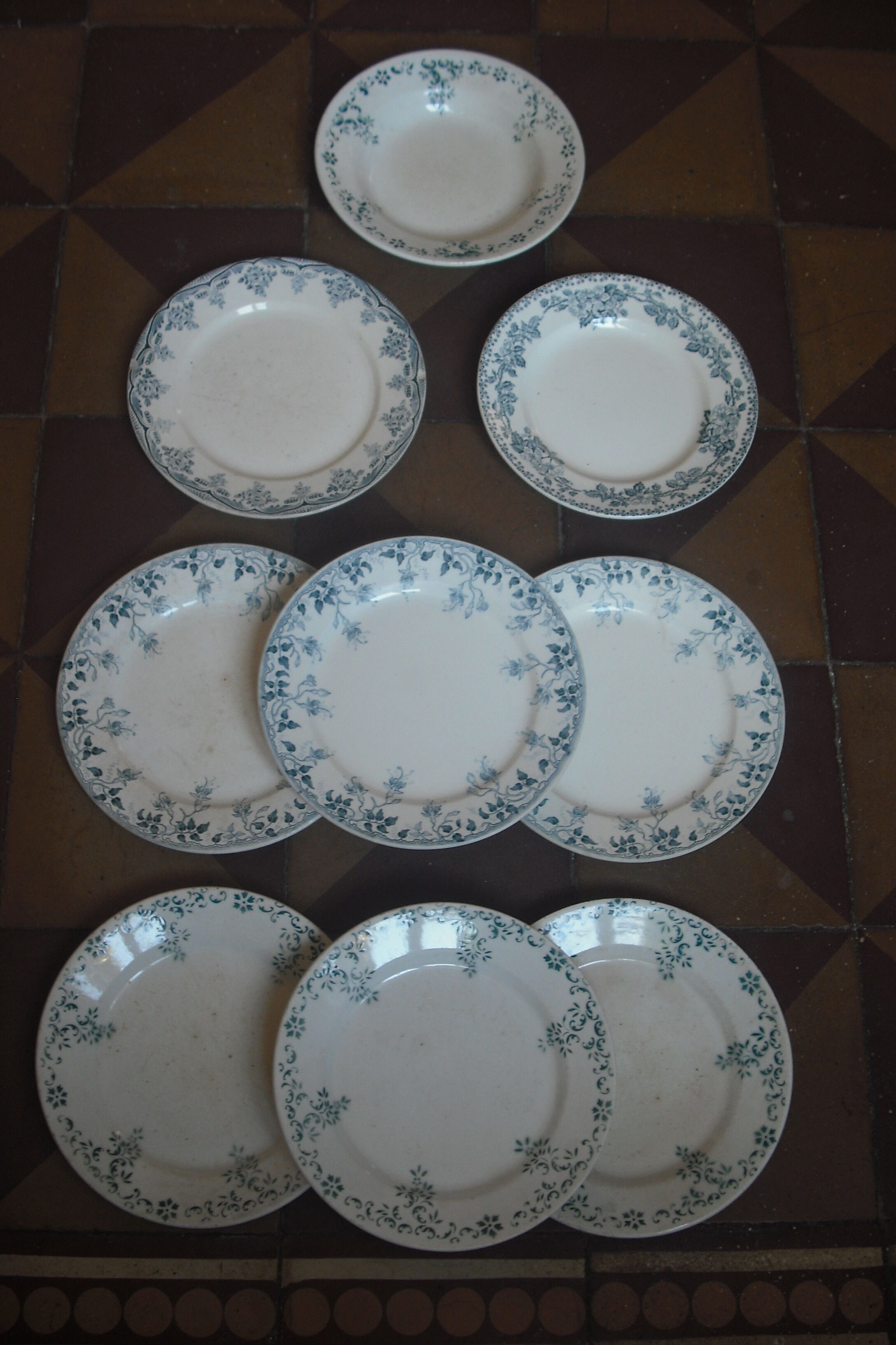 9 plates St Amand, Clairefontaine, Bourgeois