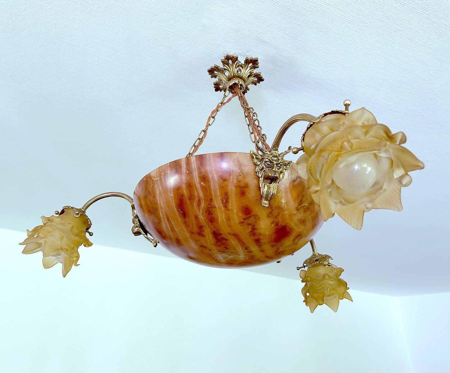 Art Deco pendant light in alabaster marble and bronze,1920s