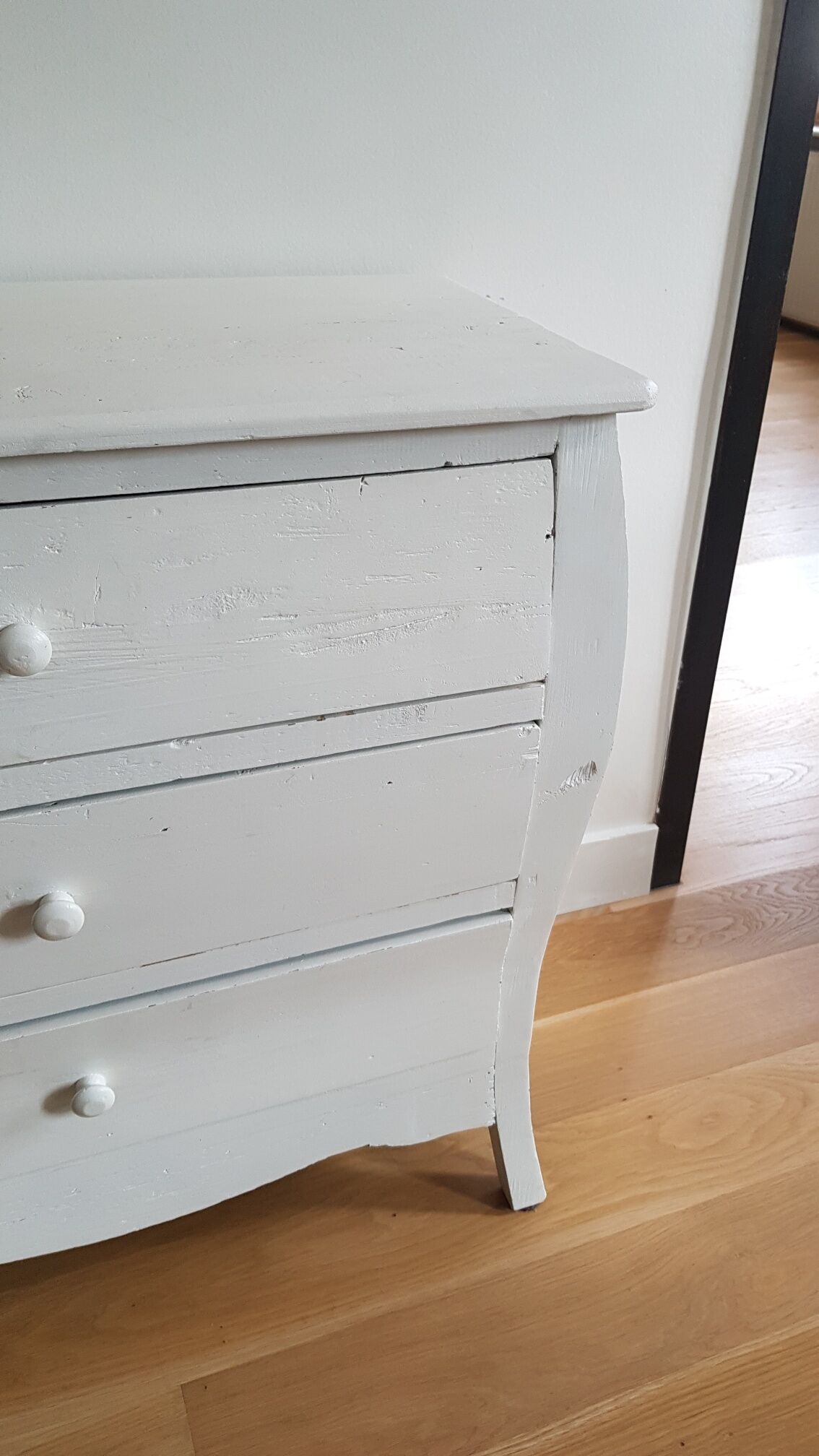 White chest of drawers 3 drawers