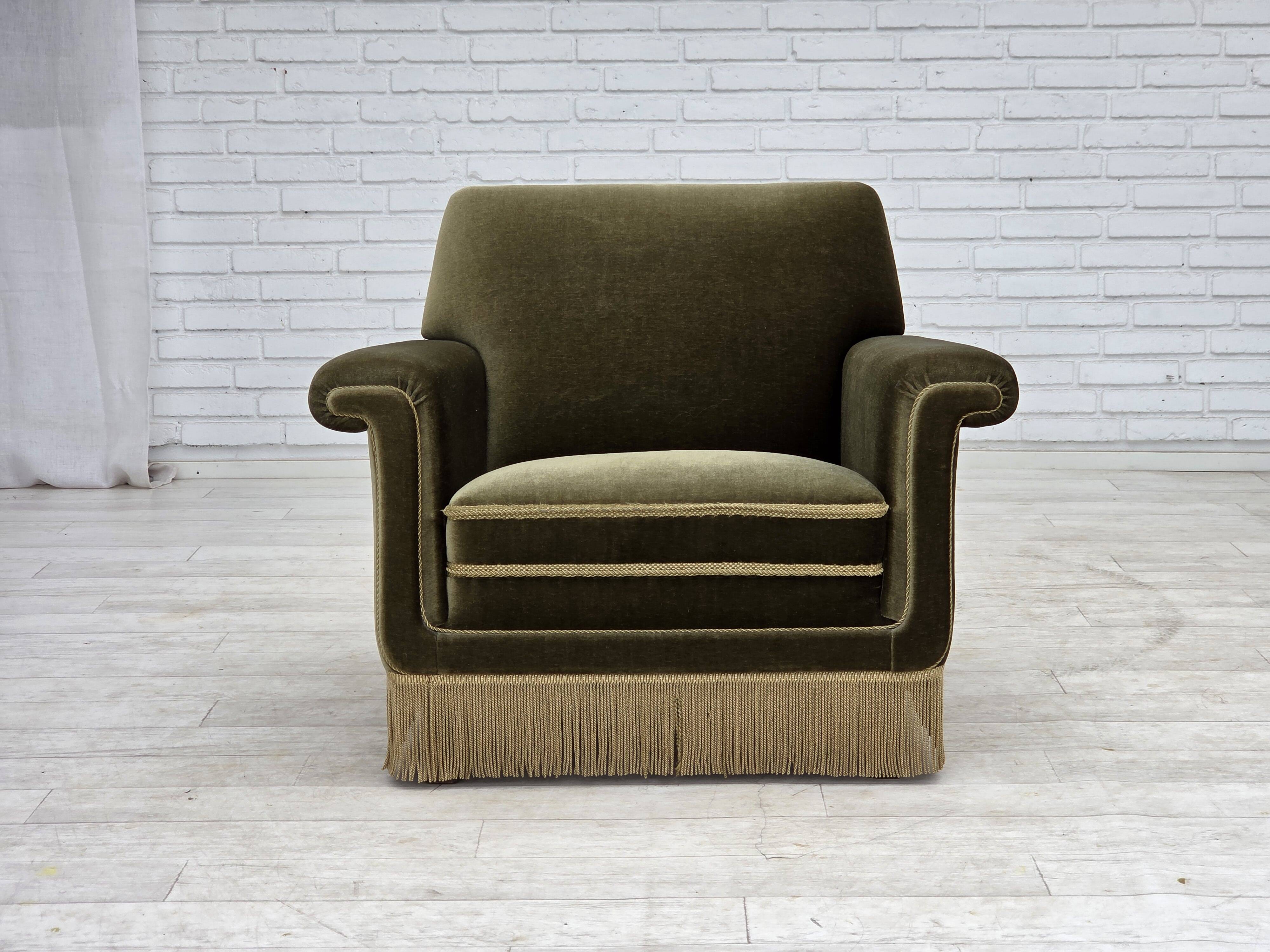 Fauteuil danois des années 1970, velours vert d'origine.