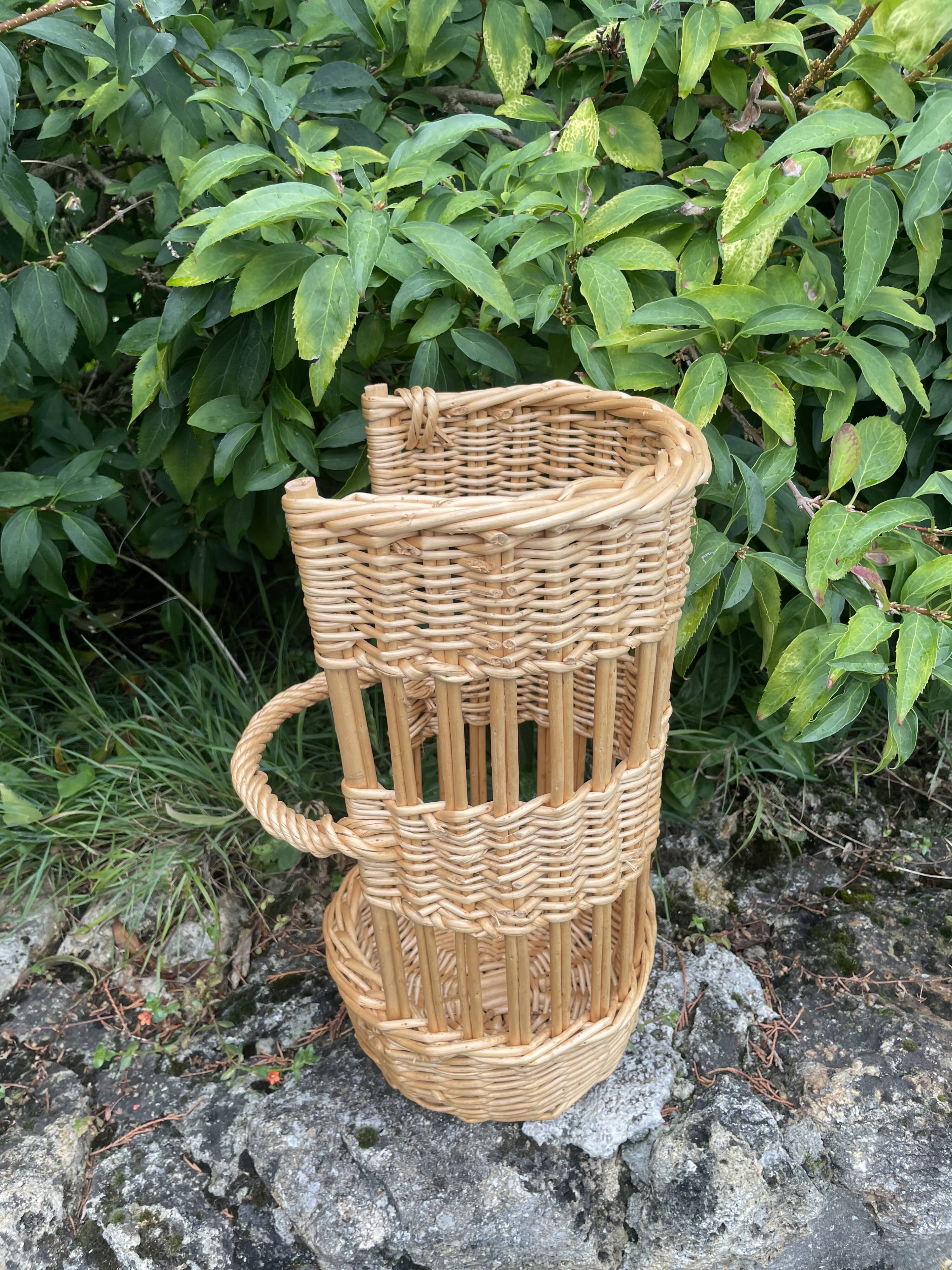 Small wicker bread basket