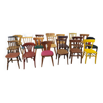 Lot de 20 chaises de bistrot bois dépareillé - vintage