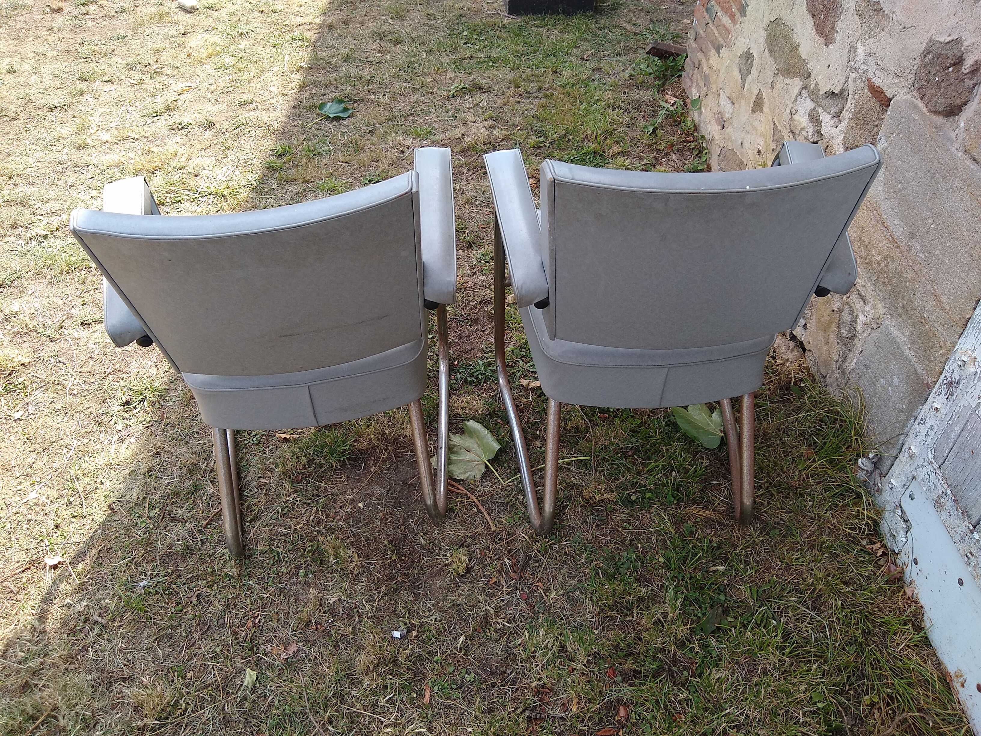2 vintage skaï office armchairs