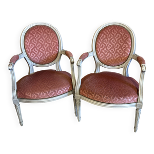 Paire de fauteuils médaillon