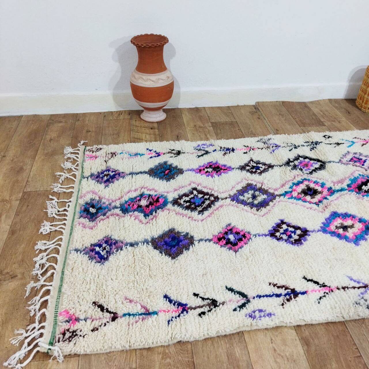 Handmade moroccan berber rug 217 x 117 cm