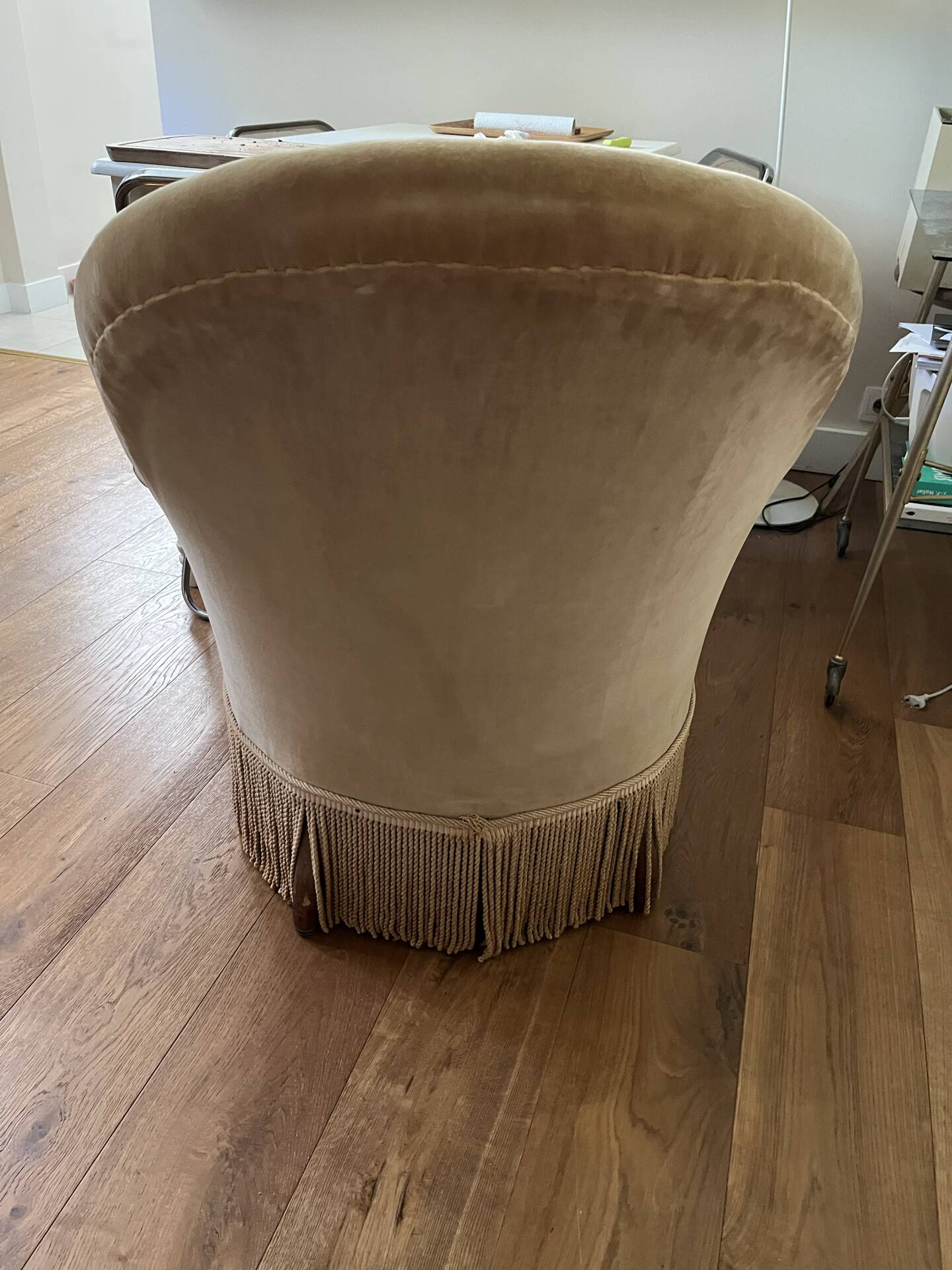 Joli fauteuil crapaud ancien velours moutarde