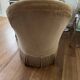 Joli fauteuil crapaud ancien velours moutarde