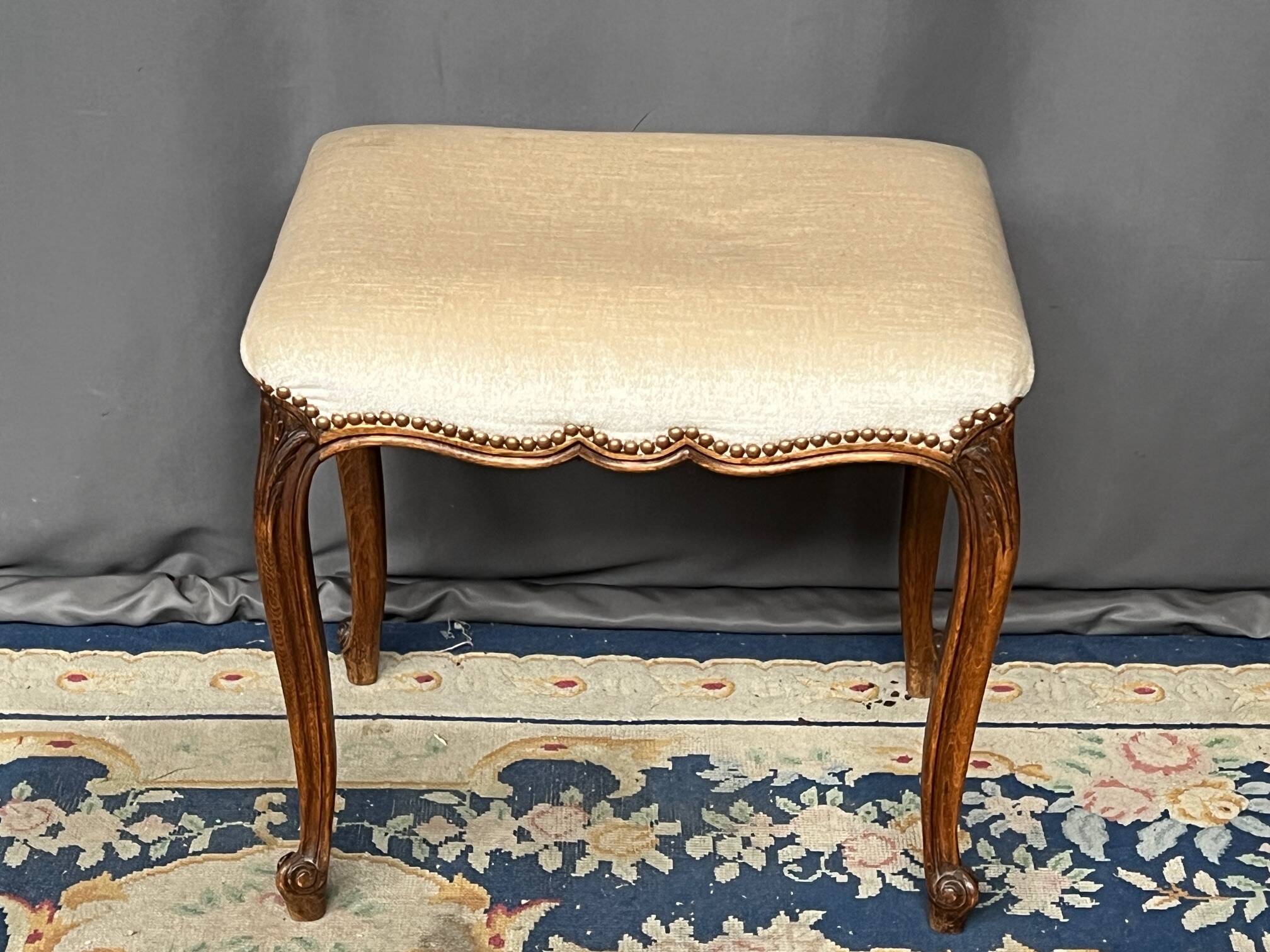 Small Louis XV style bench with curved cabriole legs.
