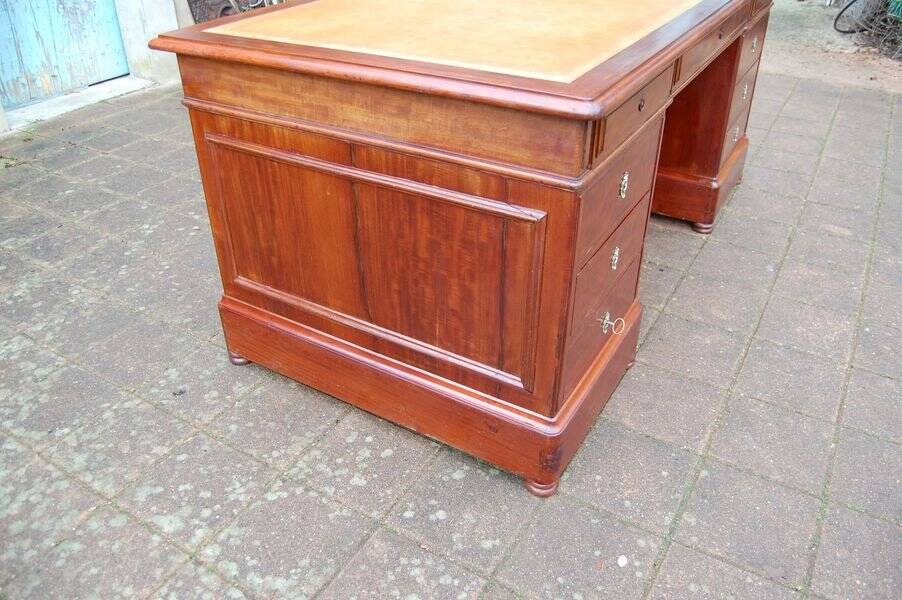Very large Louis Philippe period mahogany pedestal desk from the 19th century