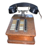 Téléphone de bureau ancien en bois