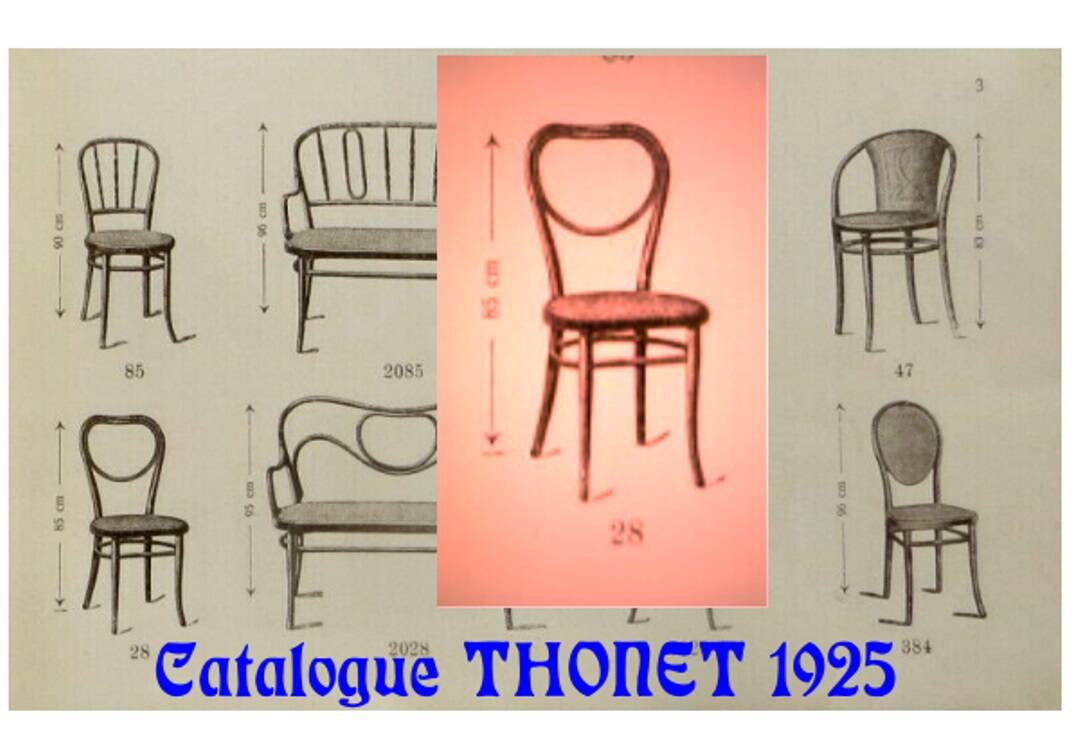 2 Thonet Coeur N°28 bistro chairs in wood, 1925