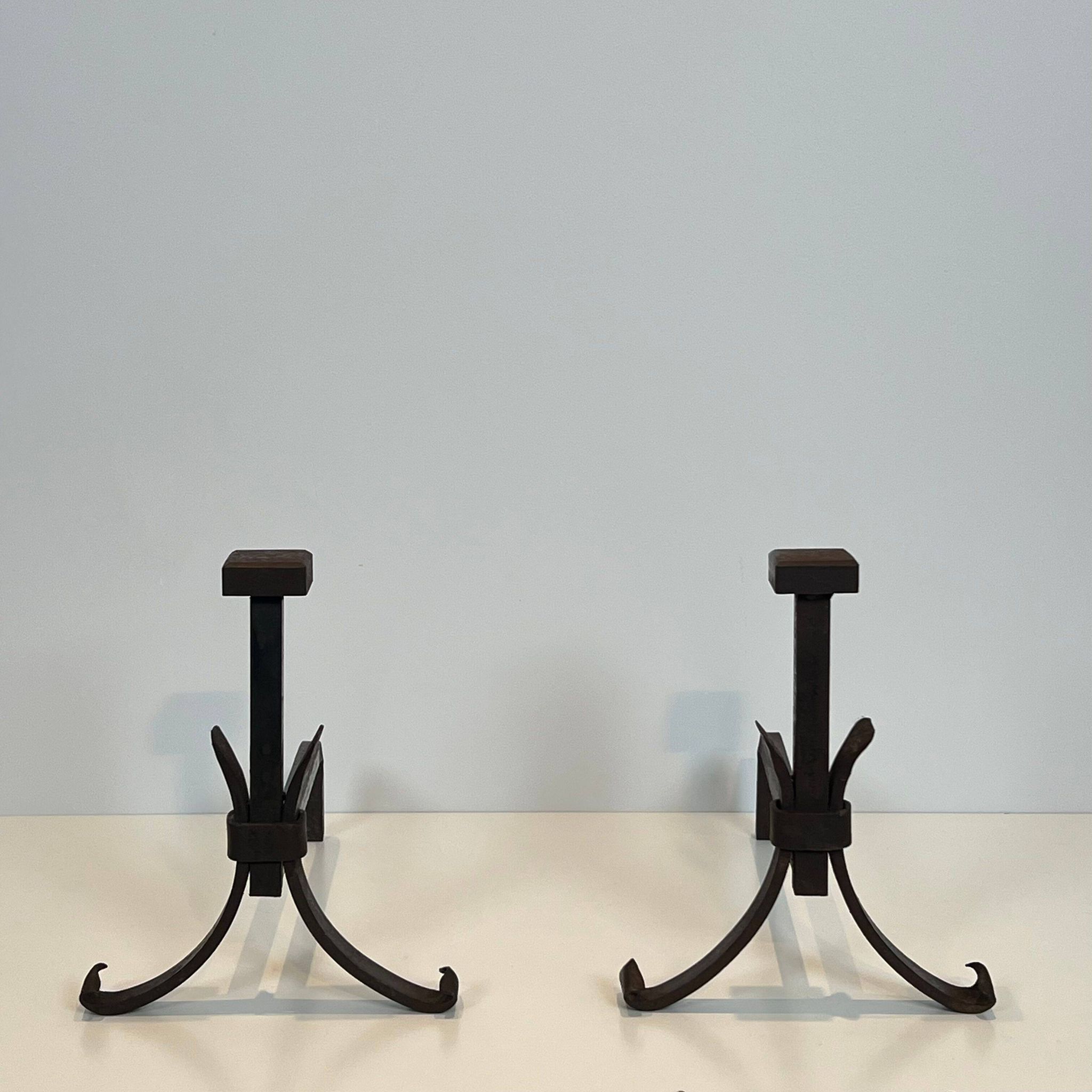 Paire de chenets modernistes en fer forgé