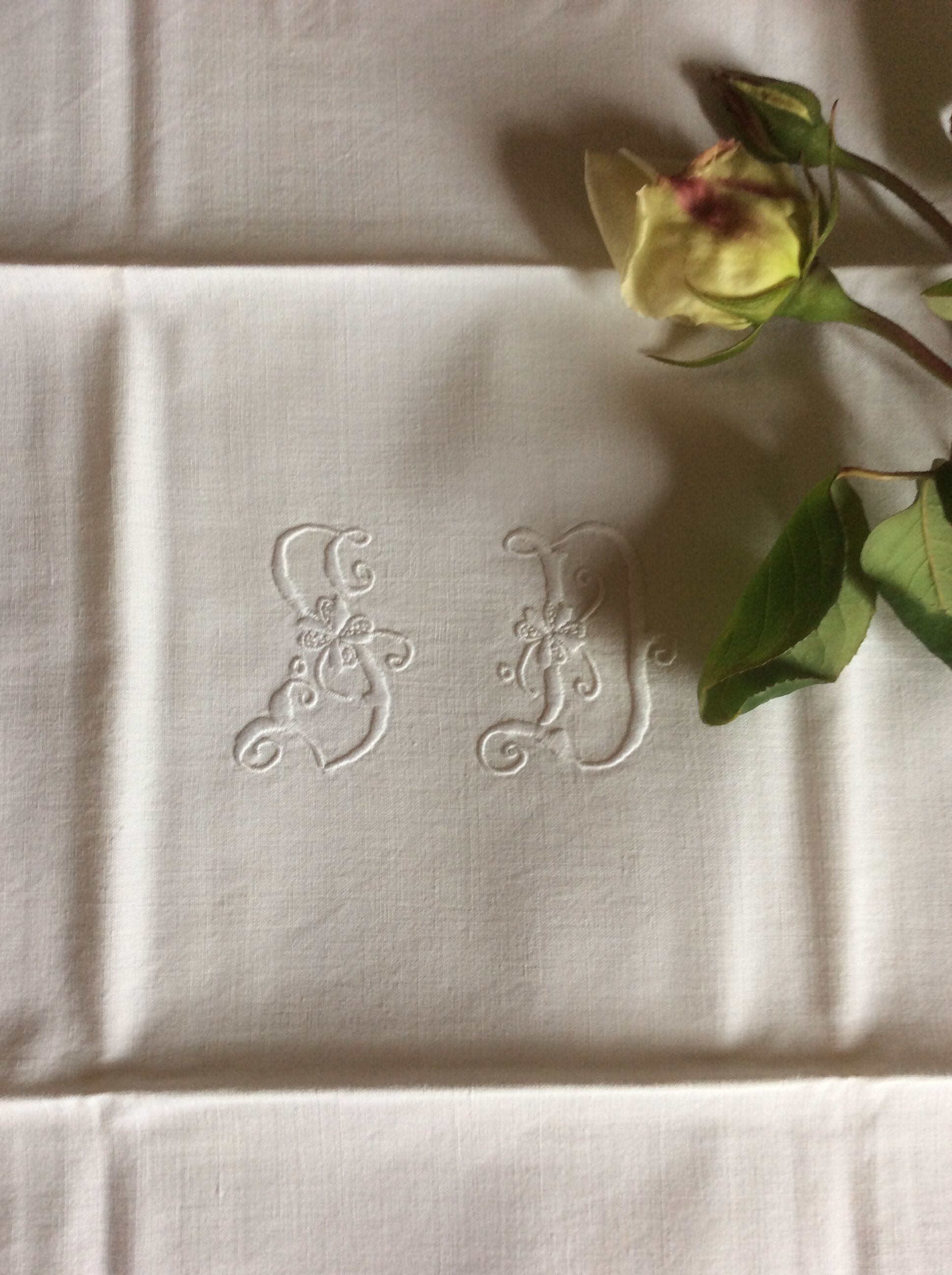 Set of 4 SD monogrammed embroidered napkins