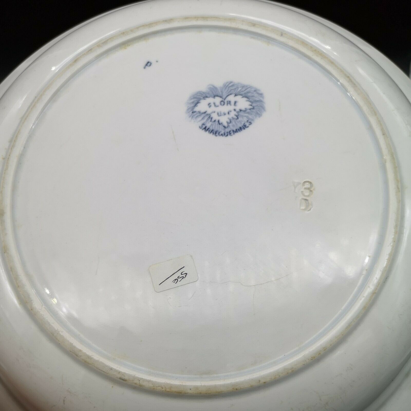 Hollow round dish in Earthenware Sarreguemines model Flora