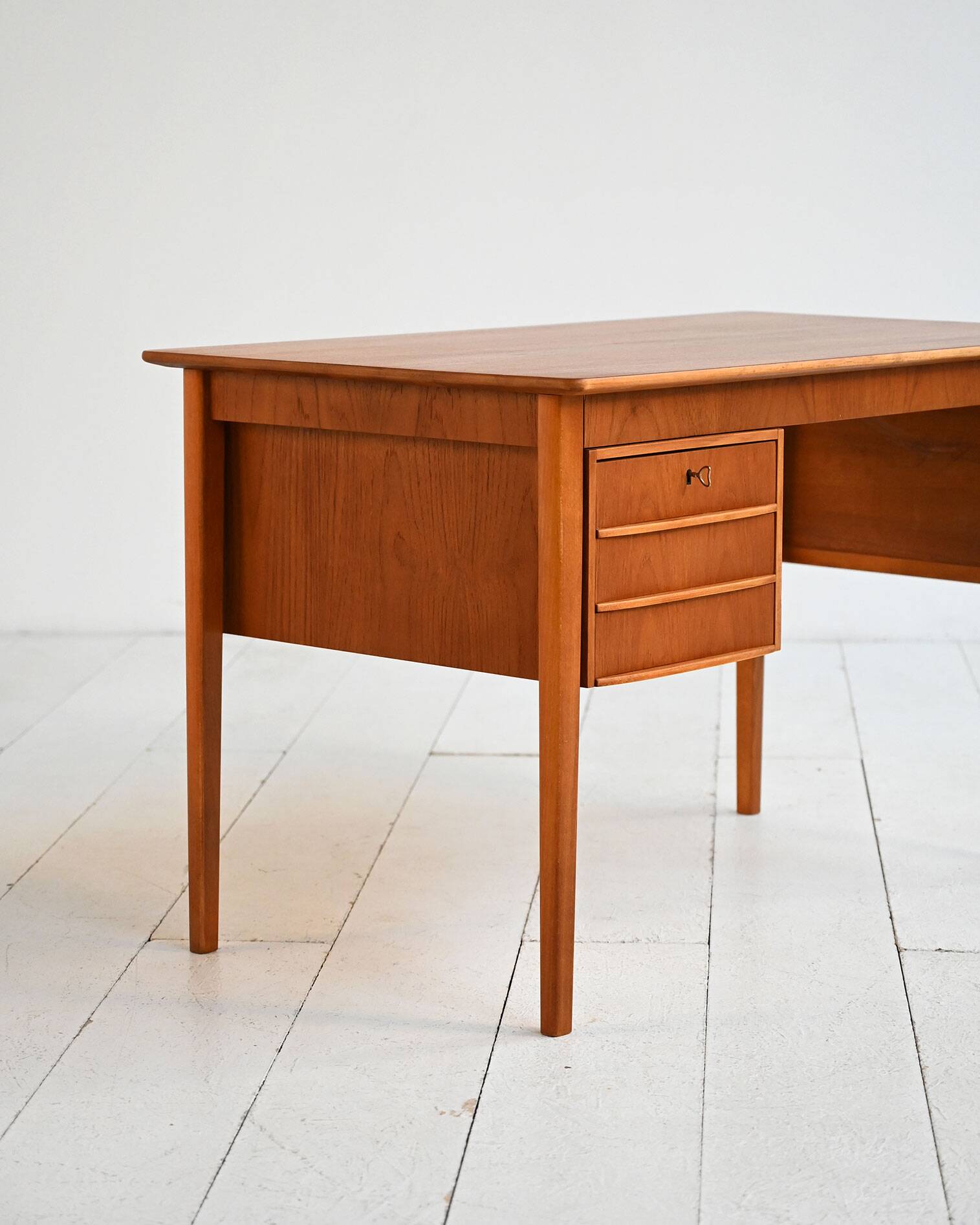 1960s teak desk with drop-leaf extension