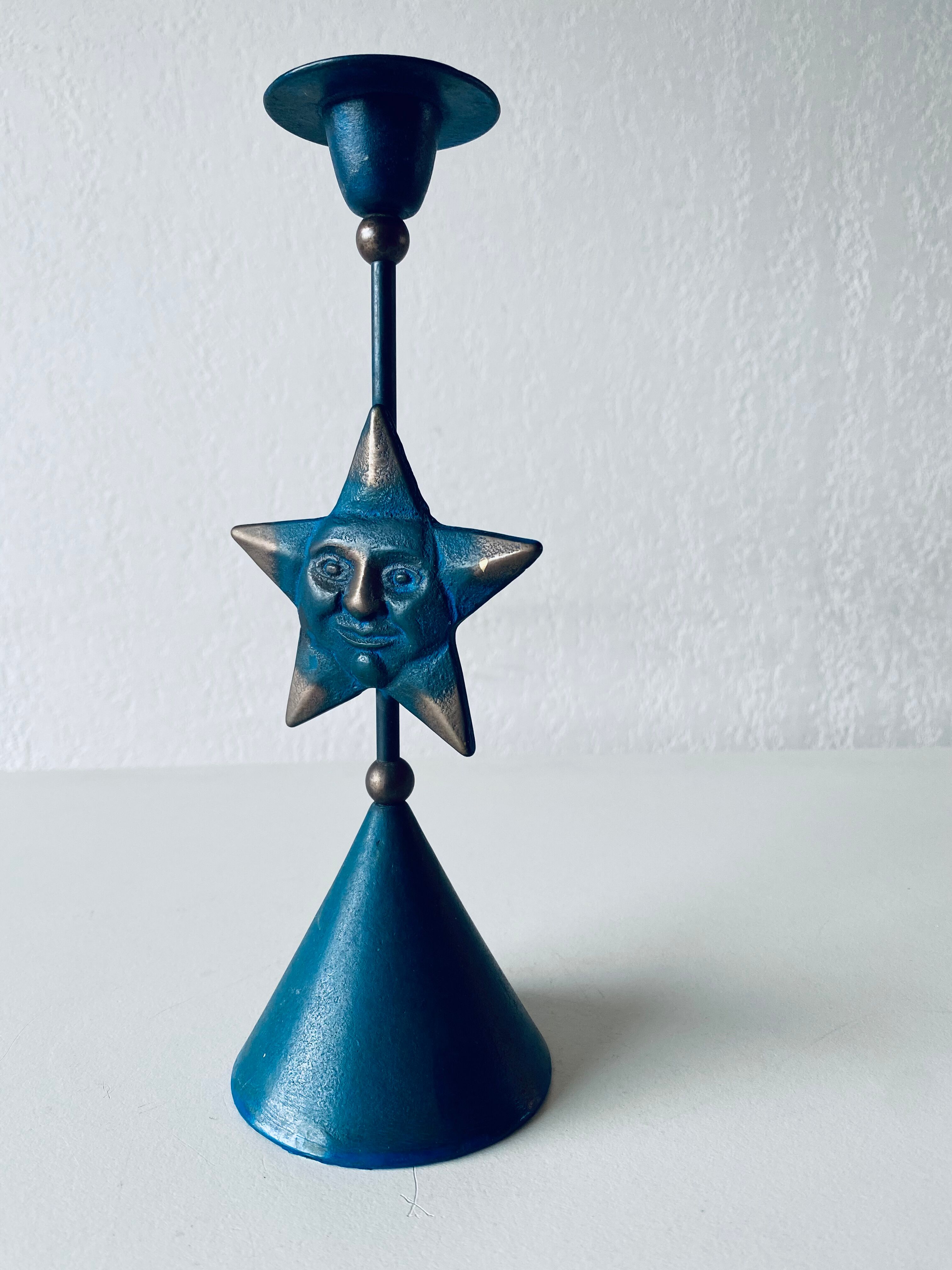 Metal star candle holder
