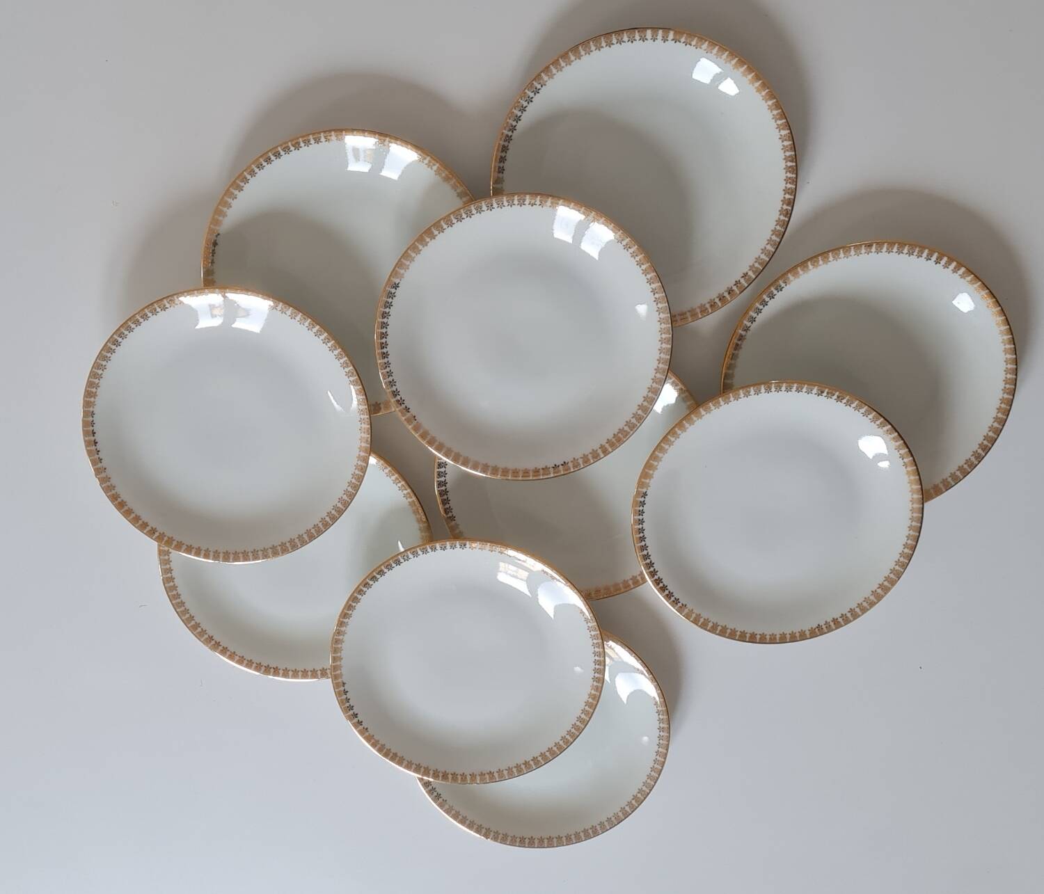 Set of 10 porcelain dessert plates