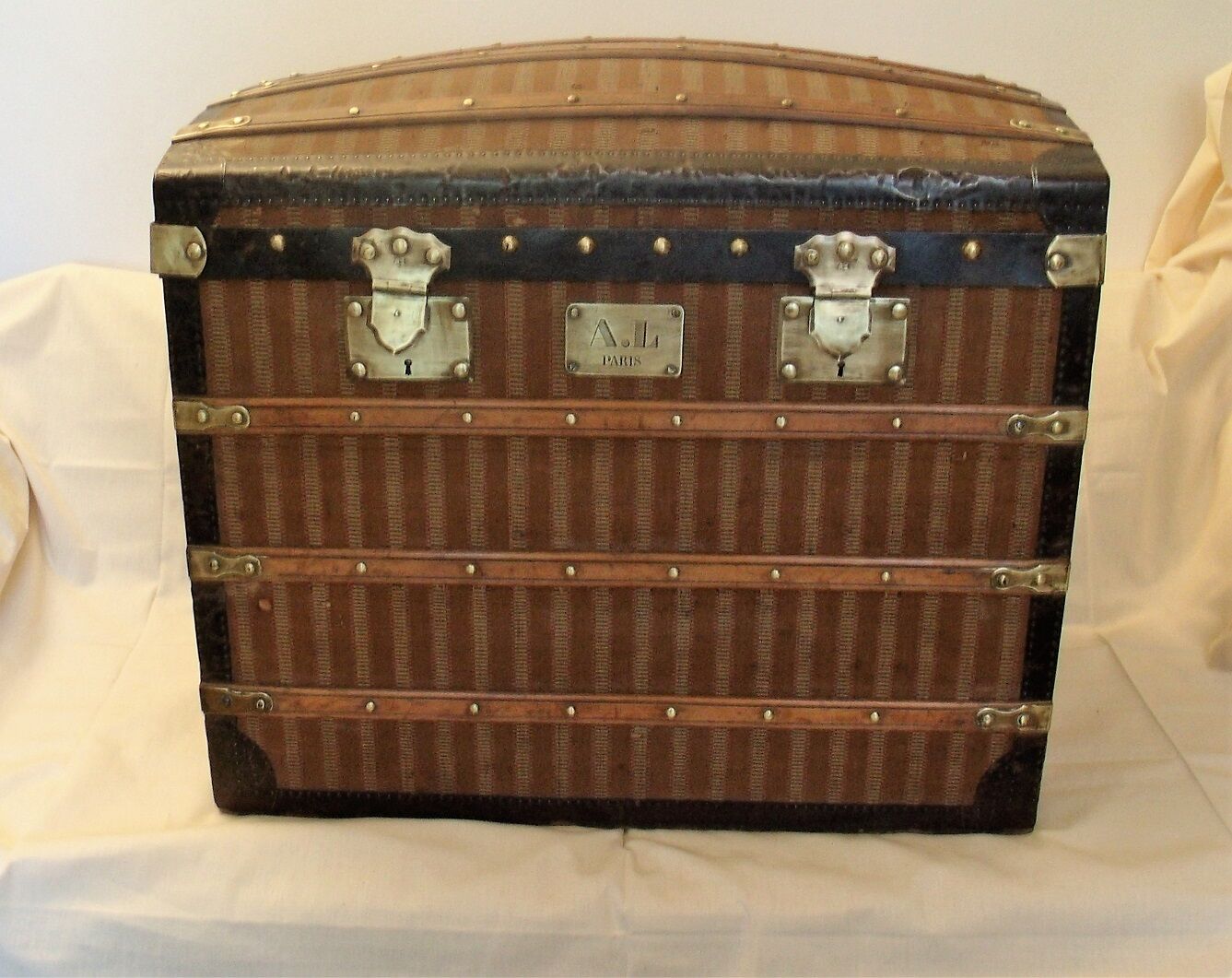 Curved trunk chest storage wood and canvas to scratches