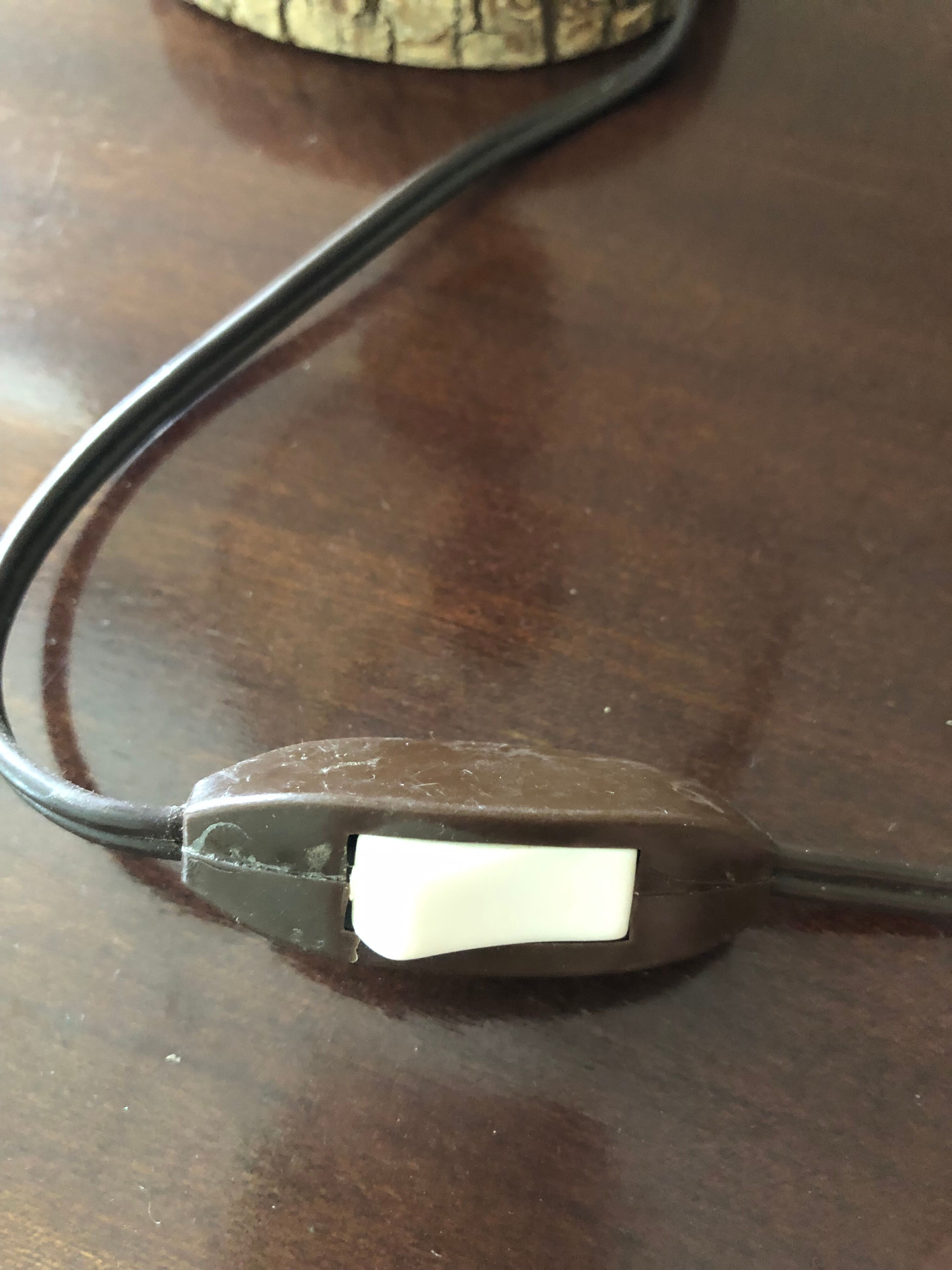 Boxwood foot table lamp