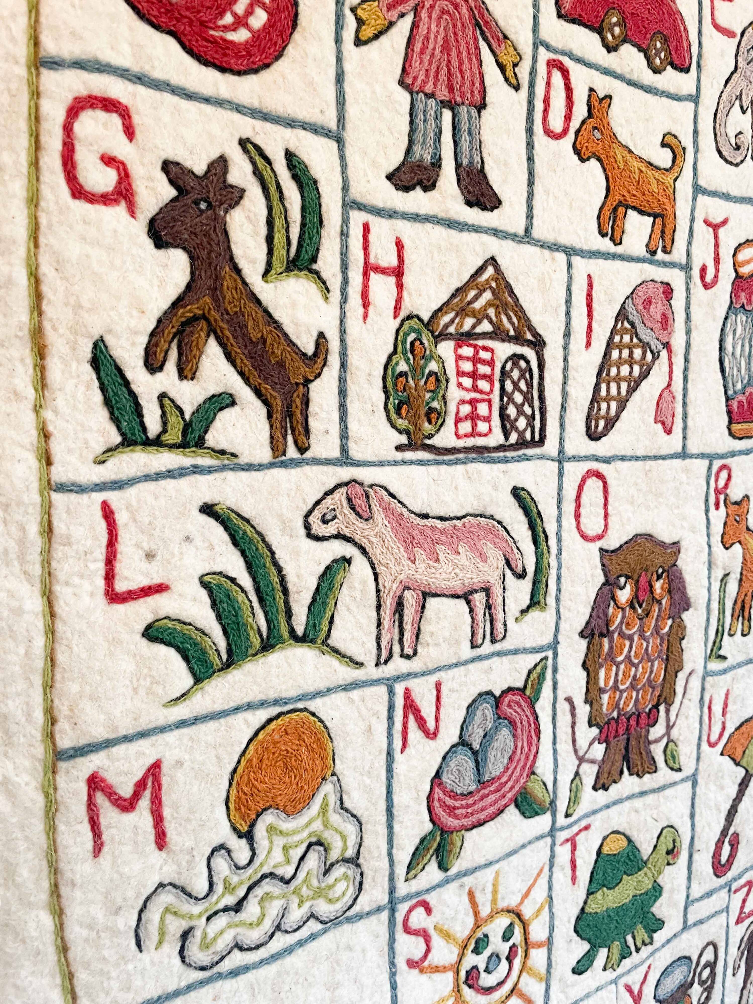 Tapis mural vintage abécédaire