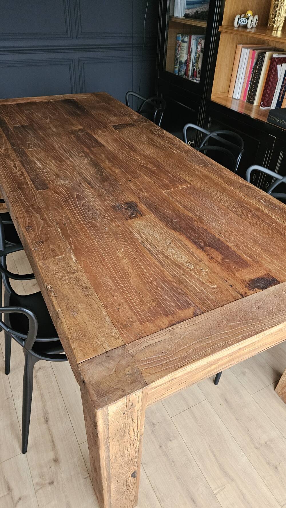 Table for 8/10 people, solid wood, interior's.