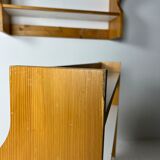 Duo d'étagères vaisselier de Charlotte Perriand