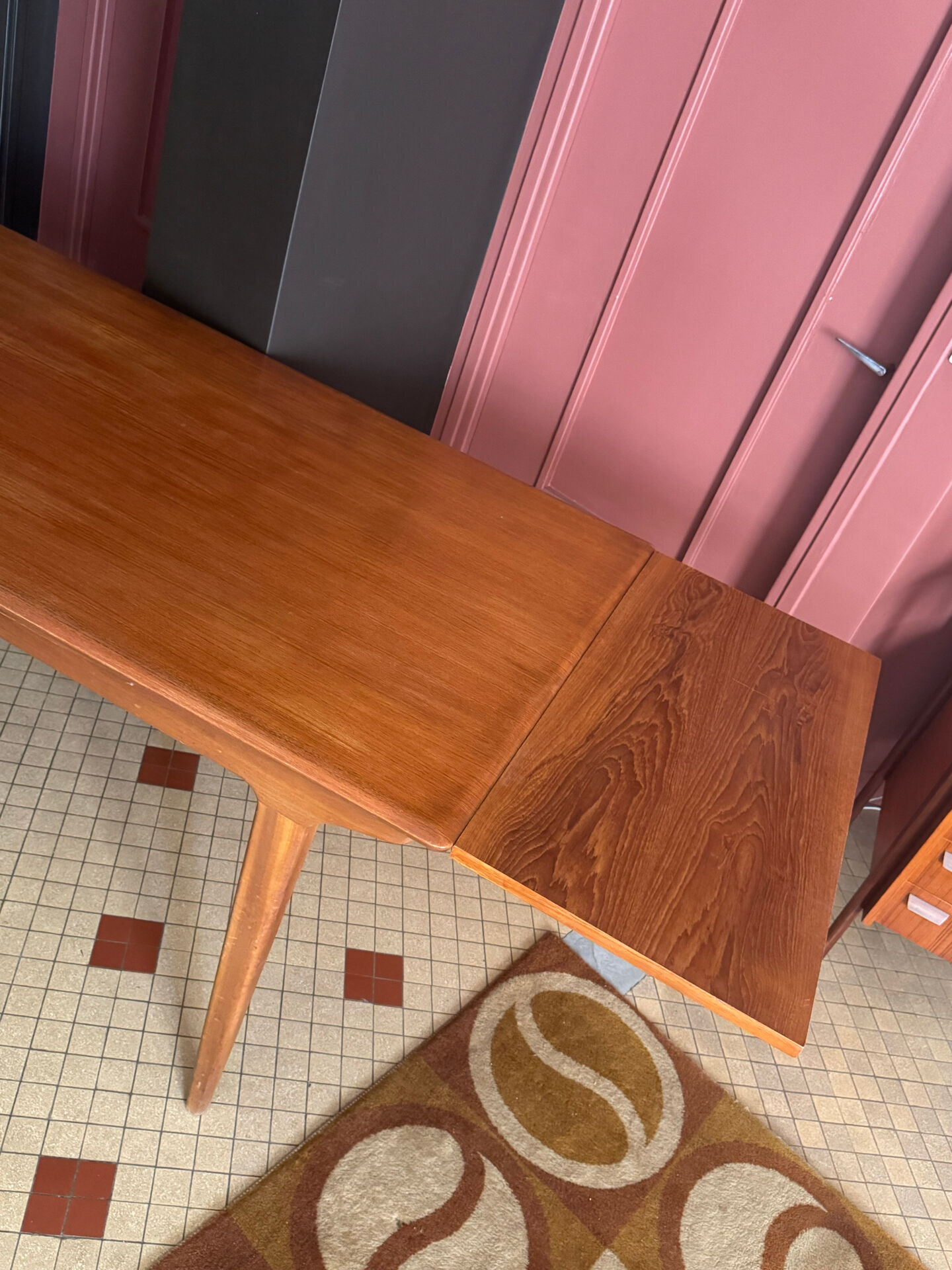 Scandinavian table