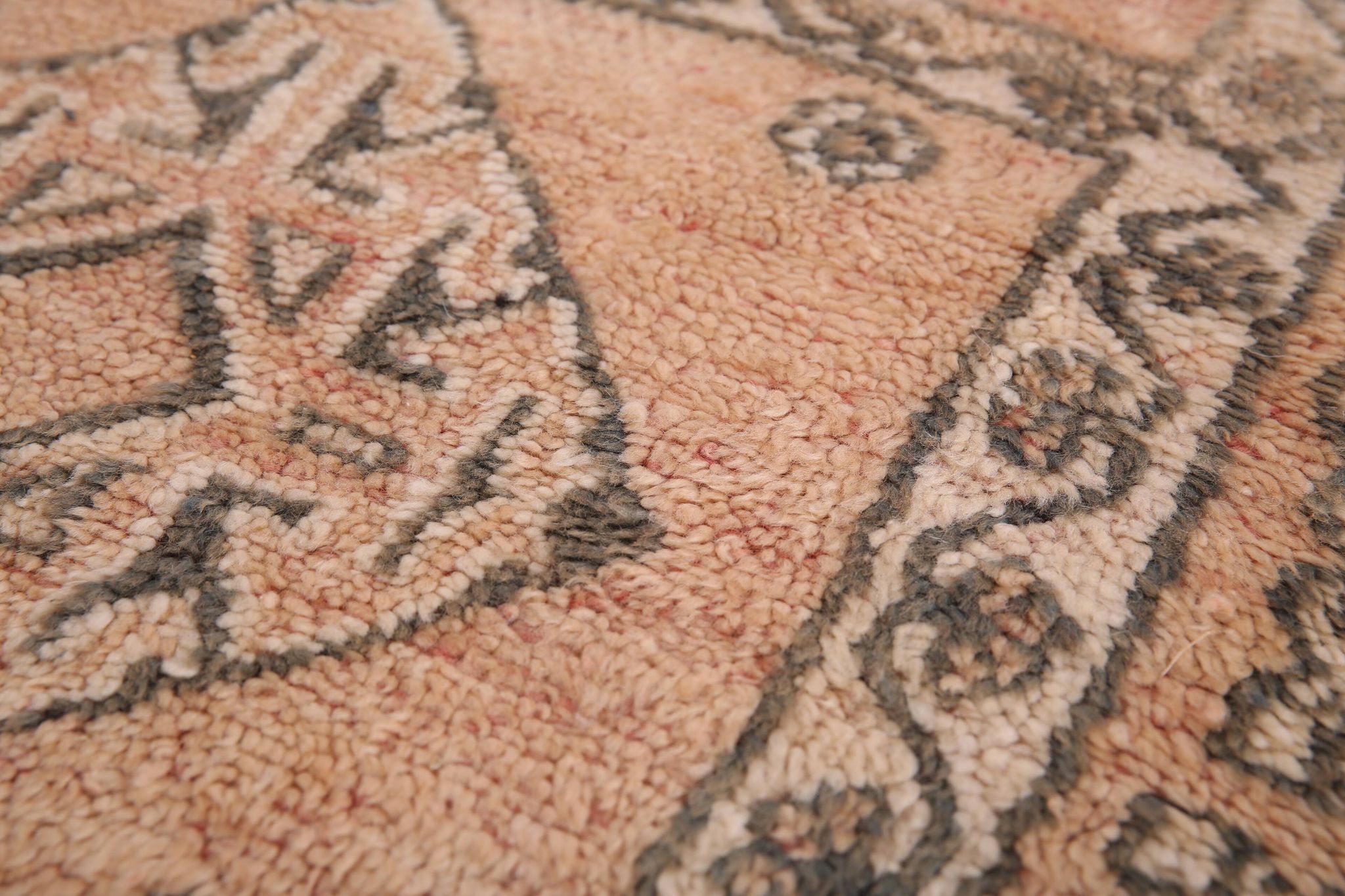 Peach Vintage Moroccan Rug 164 x 266 cm, Berber Wool Rug, Handmade Boho Rug