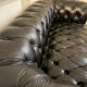 Canapé Chesterfield cuir noir + paire de fauteuils