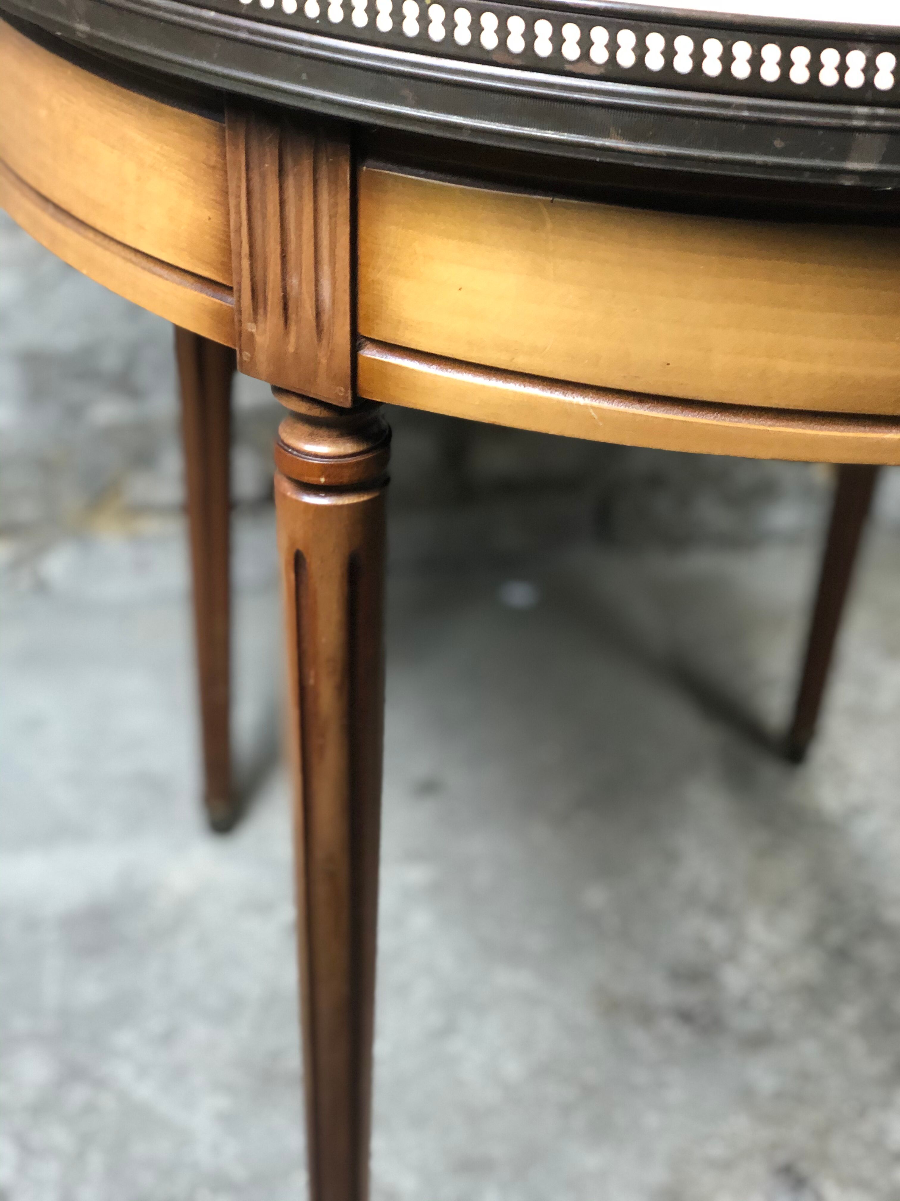 Louis XVI-style kettle table in cherry veneer with salmon marble top