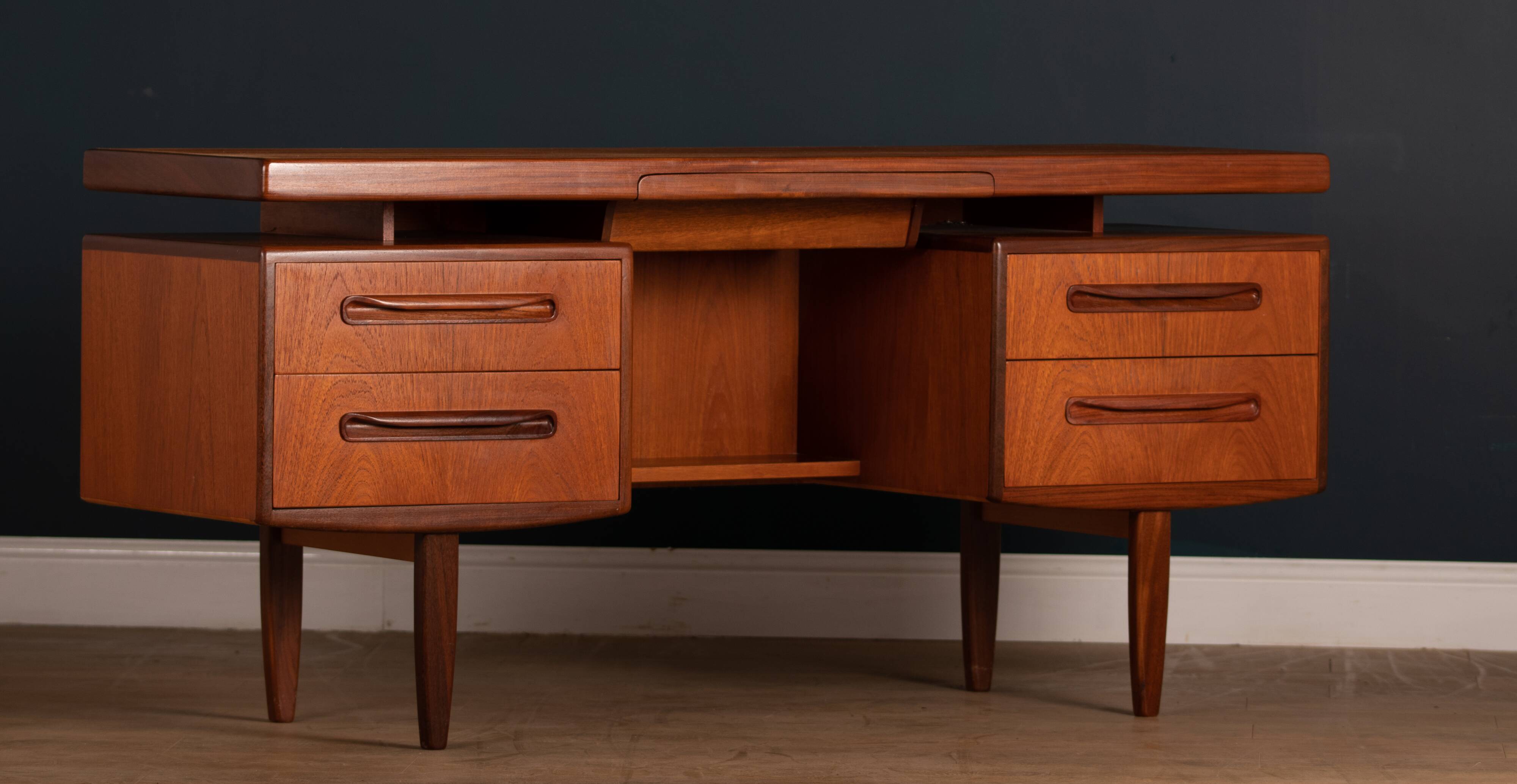 Bureau par Victor Wilkins pour G-plan