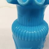 Paire de vases en opaline bleu