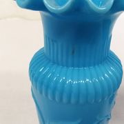 Paire de vases en opaline bleu
