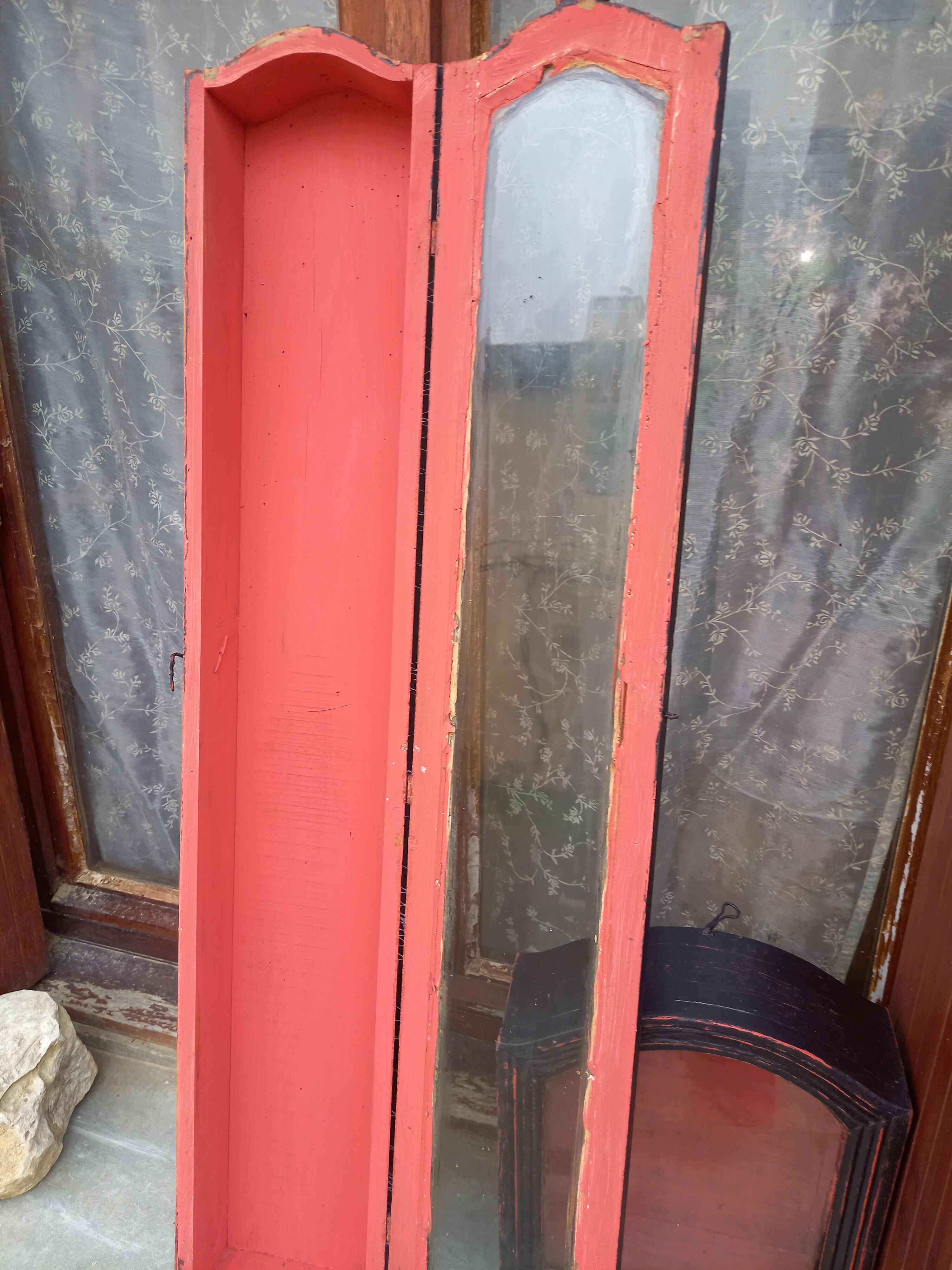 Two old showcases to install or hang