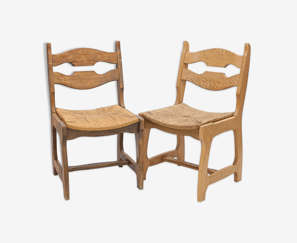 Pair of mulched armchairs without armrests