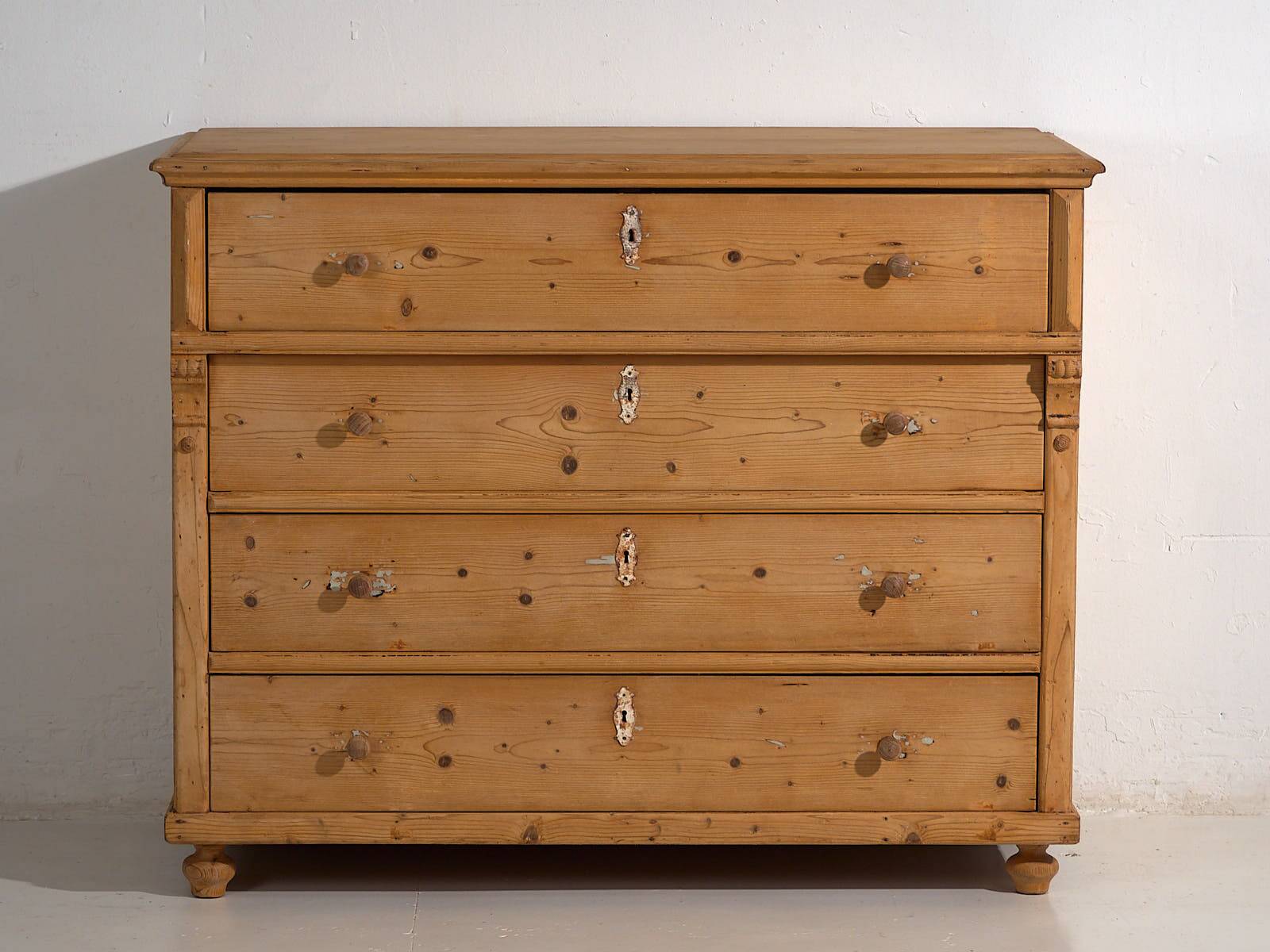 Antique Provençal-style chest of drawers (c.1920)