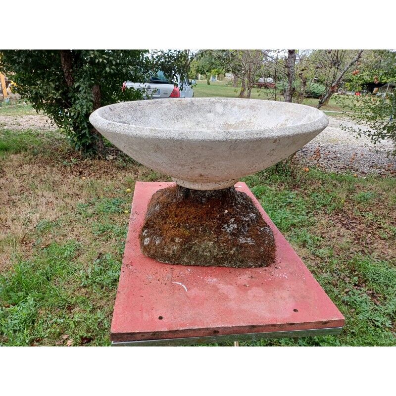 Round basin in reconstituted stone