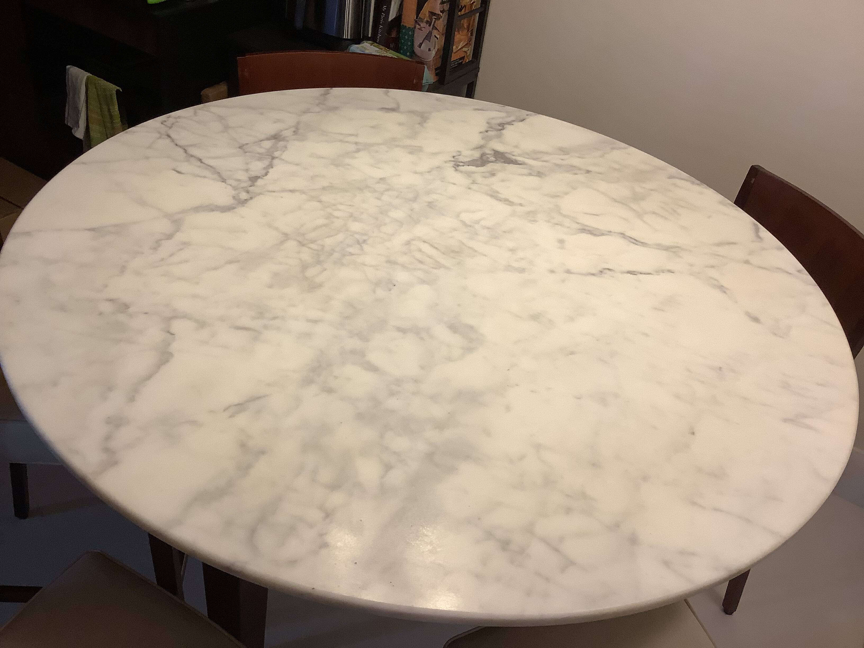 Table Haute Marbre Carrara + 5 Tabourets "Neoz" par Philippe Starck /Draide