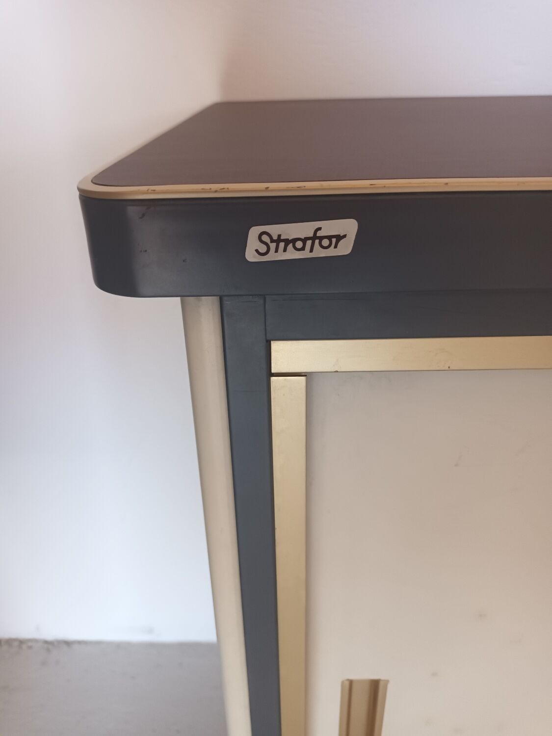 Small Strafor sideboard