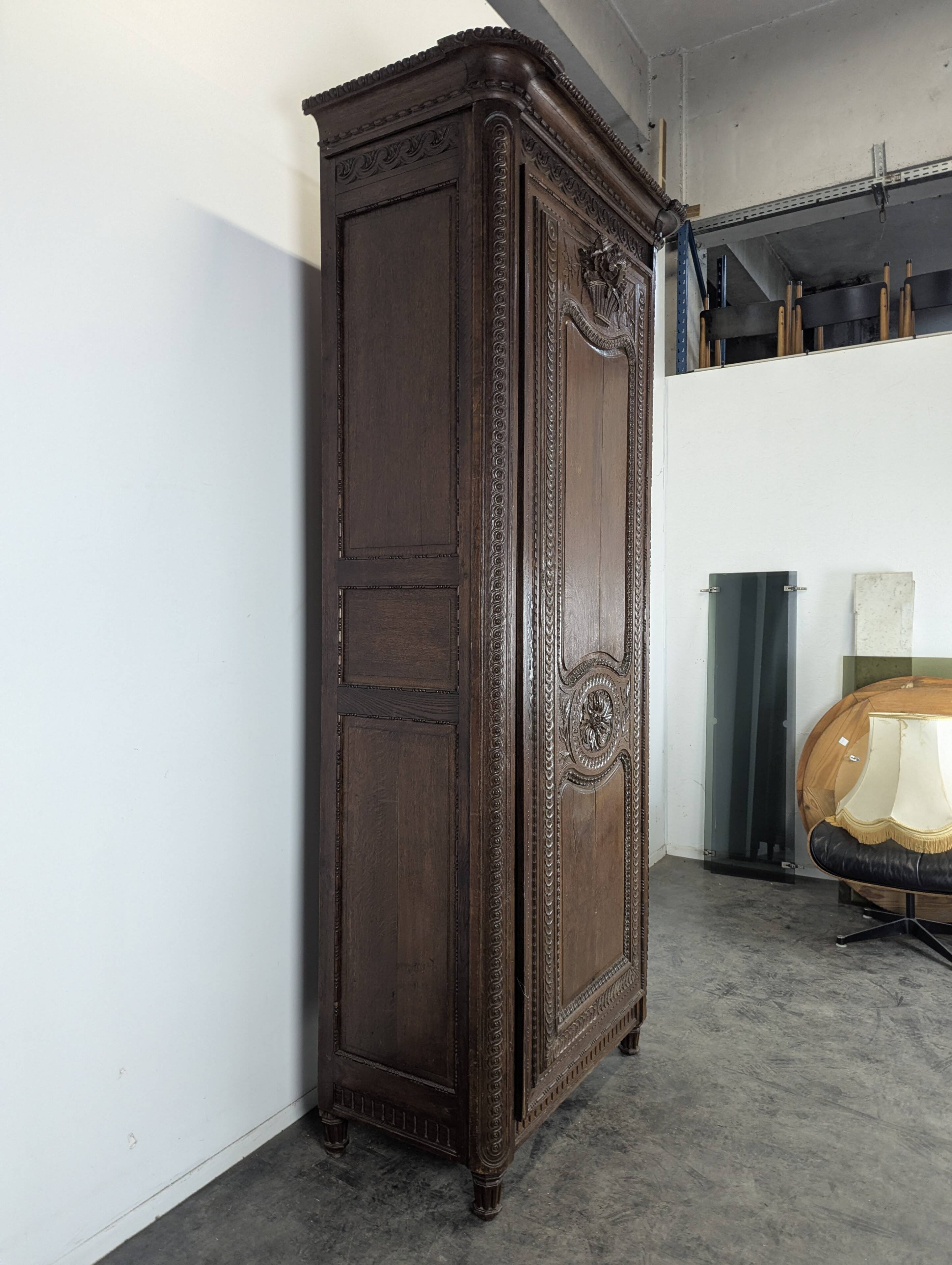 Carved bonnetière from the Pays de Bray from the 19th century.