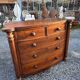 Commode galbée ancienne en acajou de style anglais