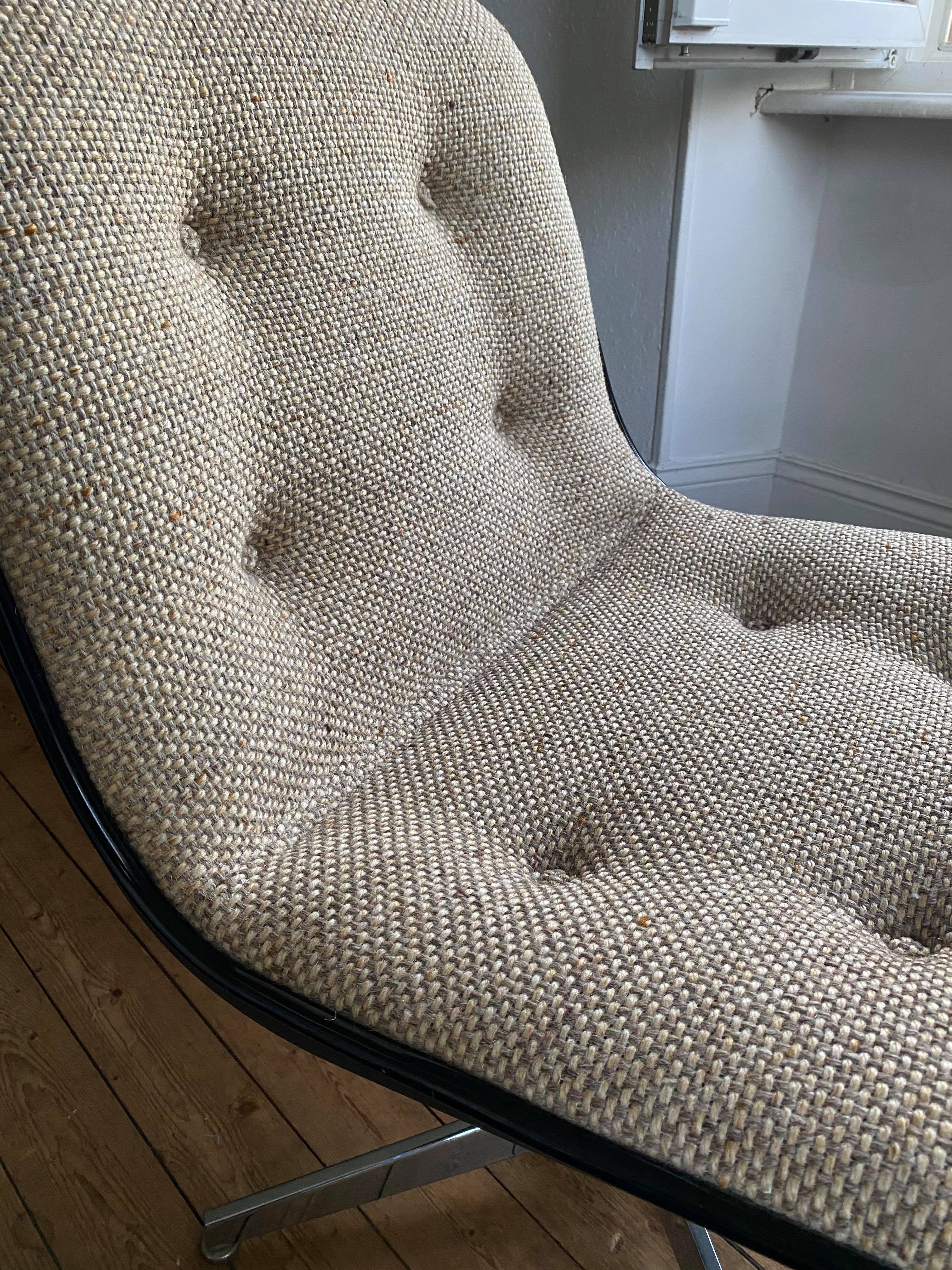 Fauteuil design en plastique, chrome et matière naturelle 60s 70s