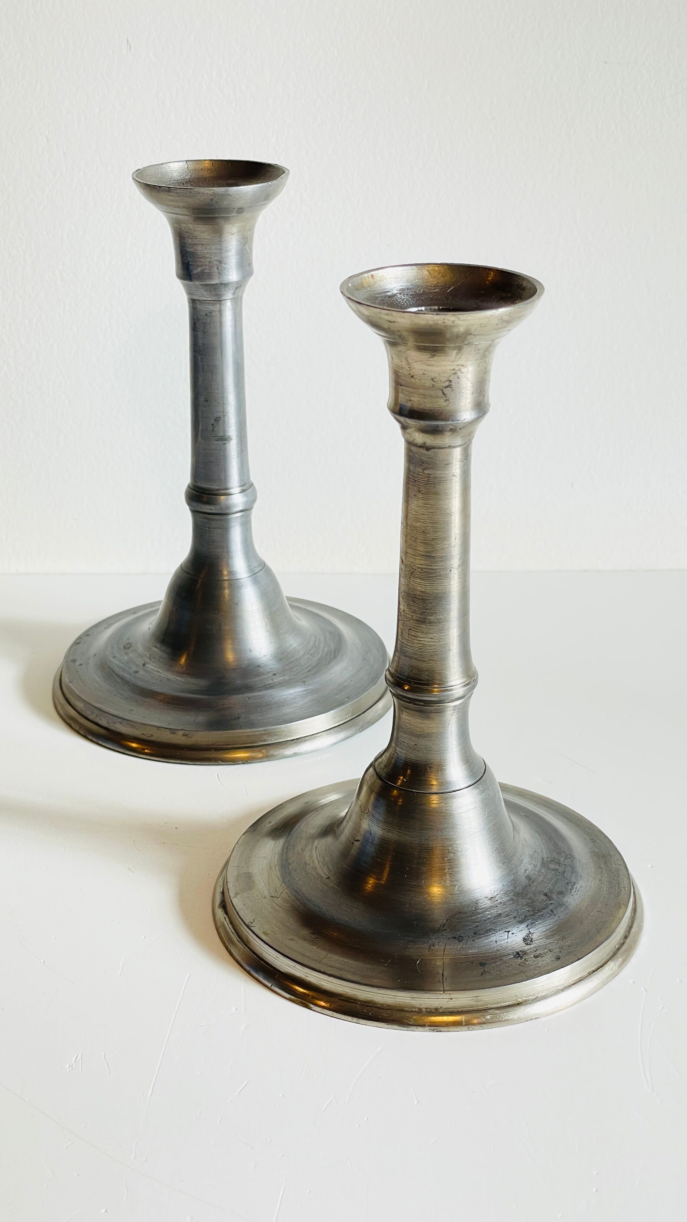 Paire De Bougeoirs Vintage En Étain - Fabrication Française - État Dd8