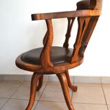 Swivel american office armchair