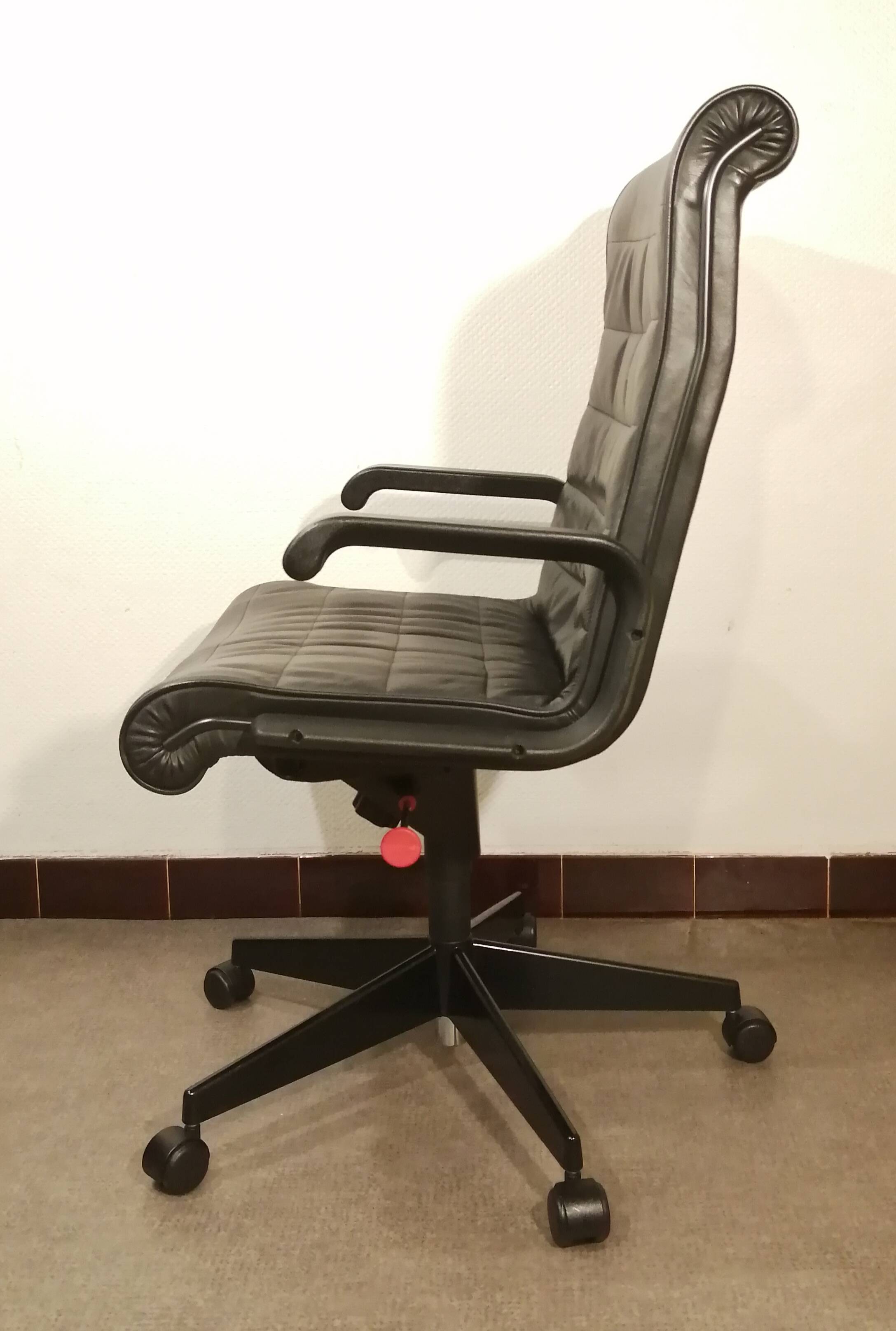 Vintage black leather office chair by Richard Sapper for Knoll 1979