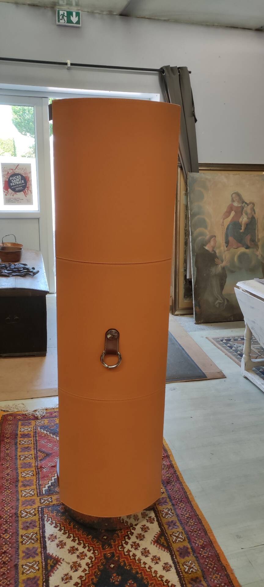 Rotating wardrobe